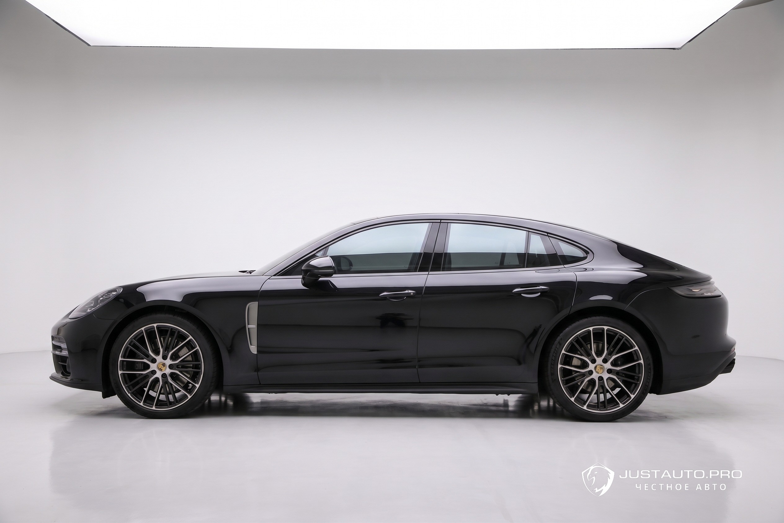 Автомобиль Porsche Panamera