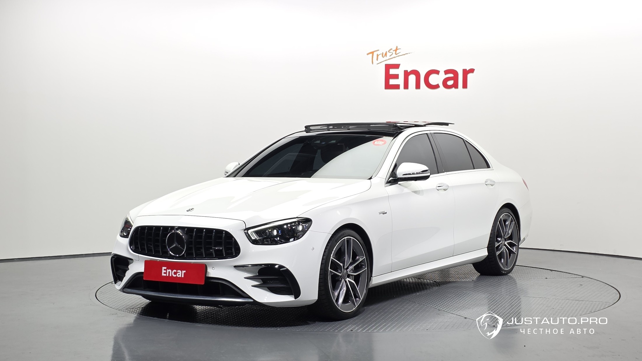 Автомобиль Mercedes-Benz E-Class