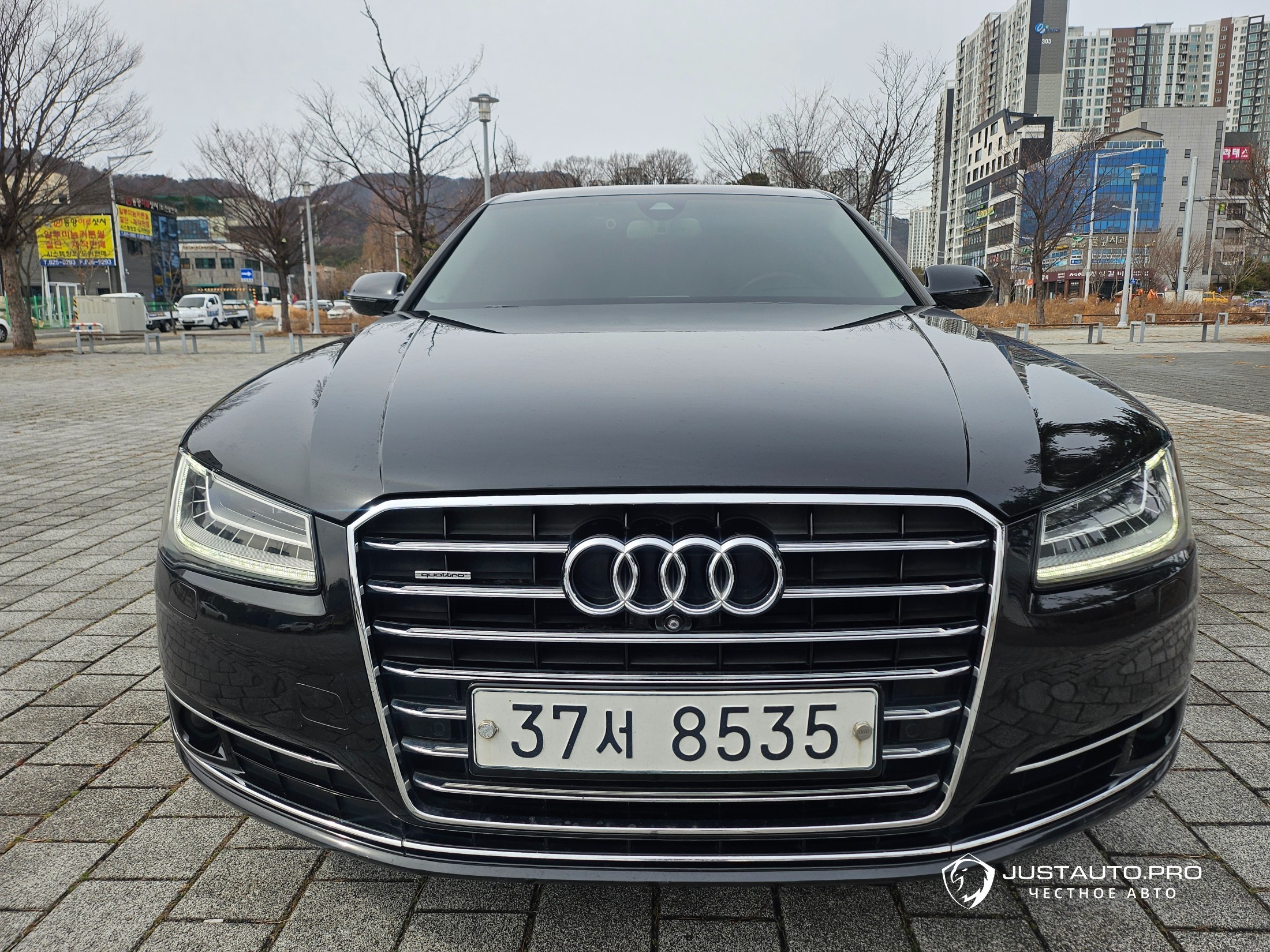 Автомобиль Audi A8