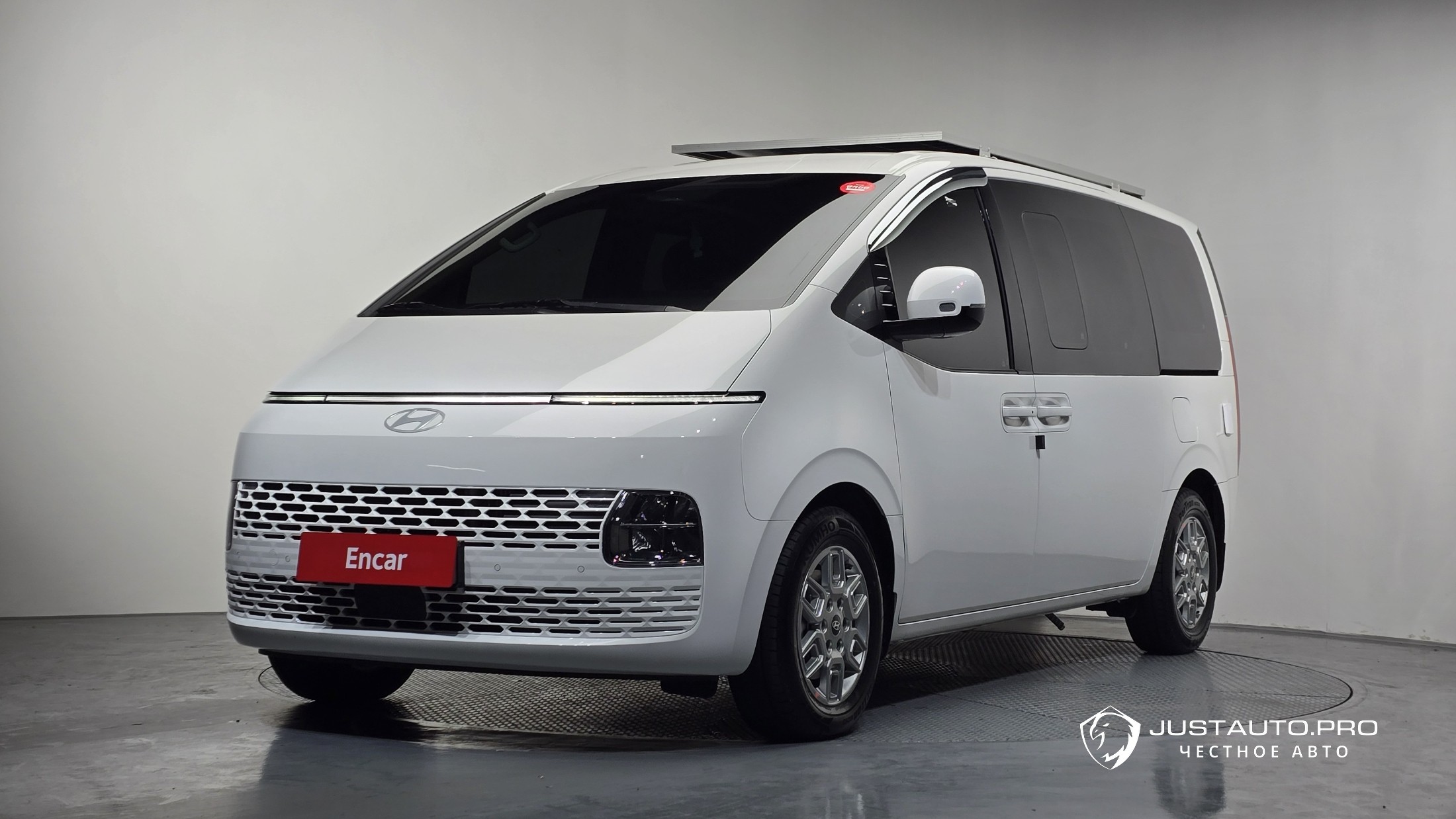 Автомобиль Hyundai Staria