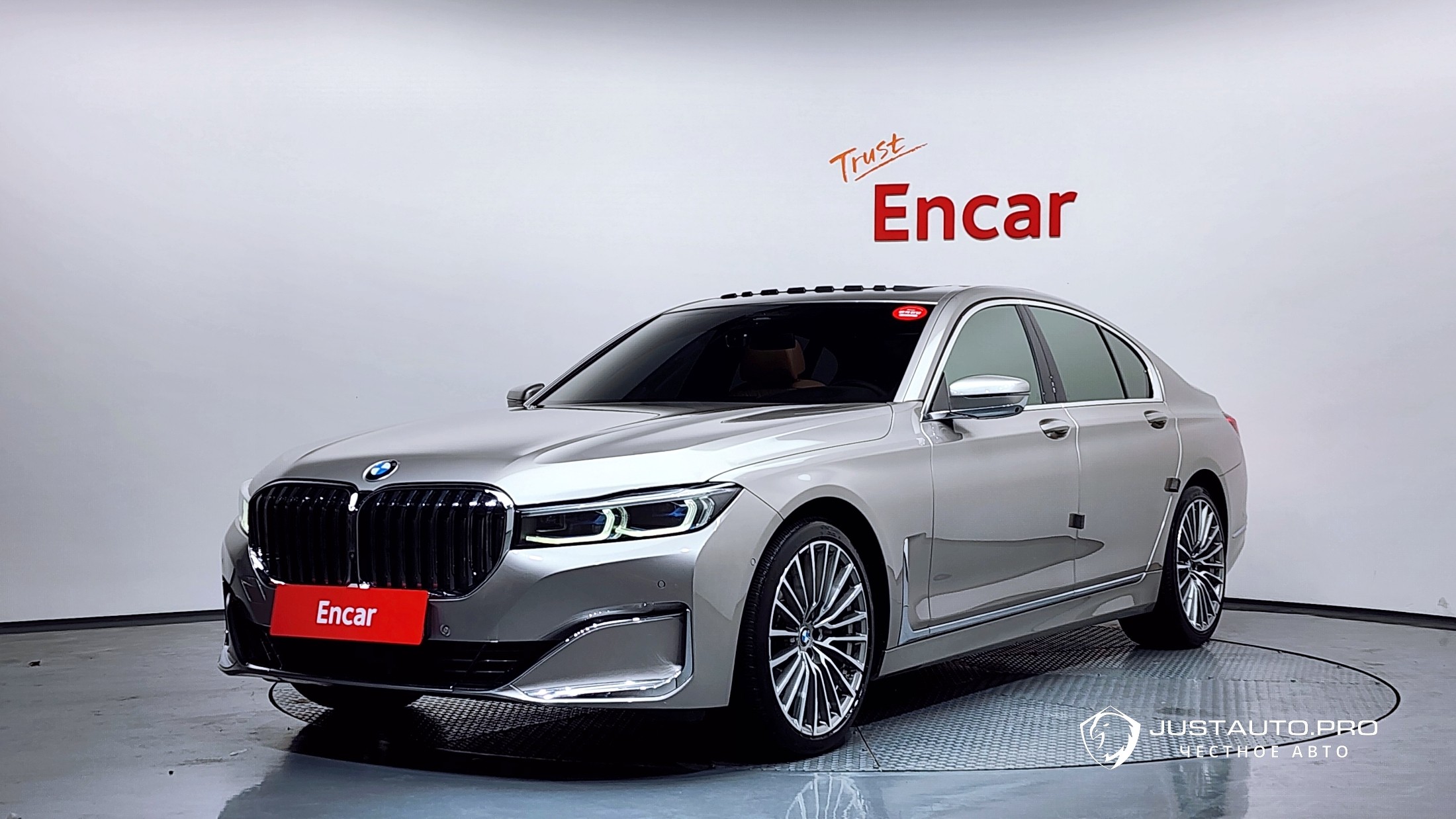 Автомобиль BMW 7-Series