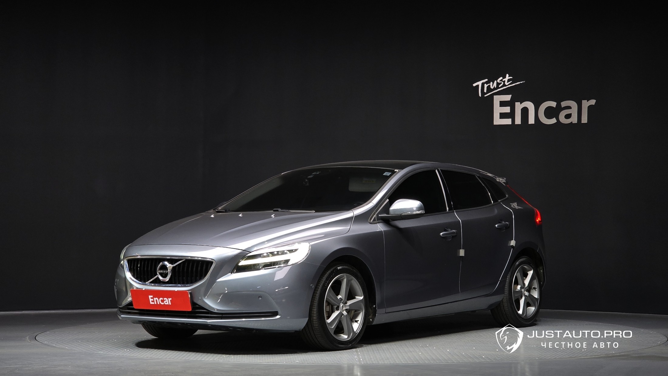 Автомобиль Volvo V40