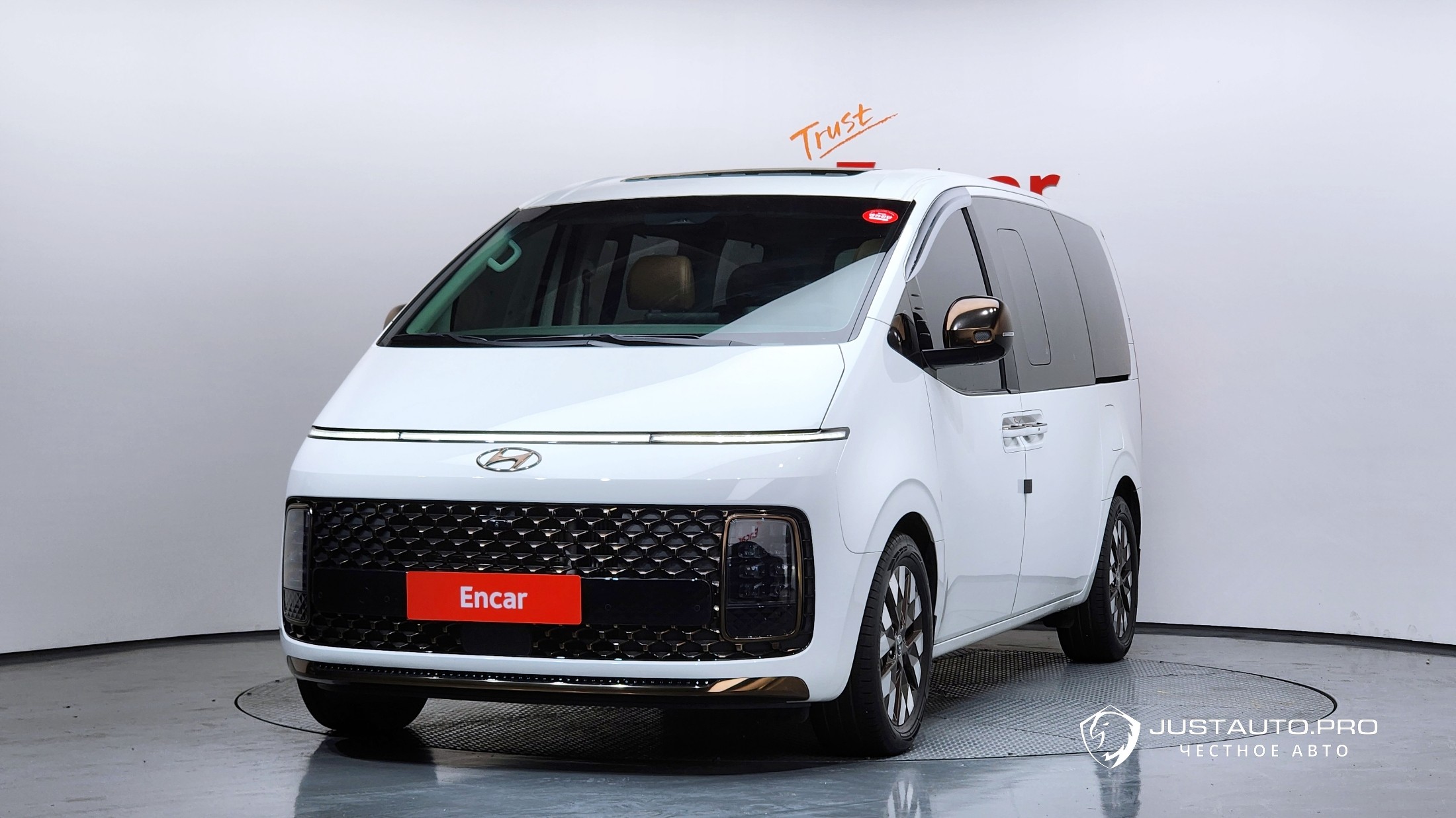 Автомобиль Hyundai Staria