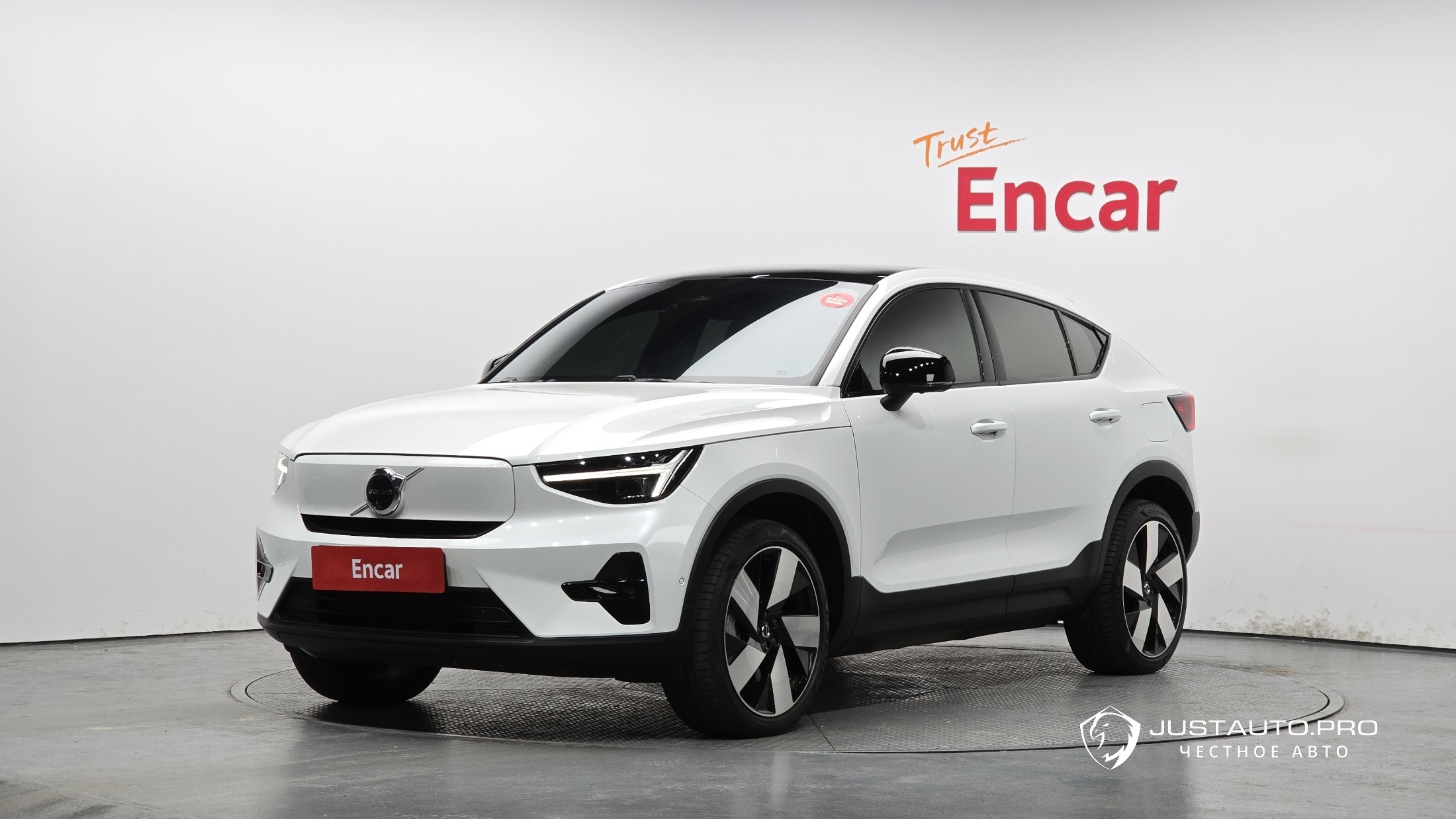 Автомобиль Volvo C40