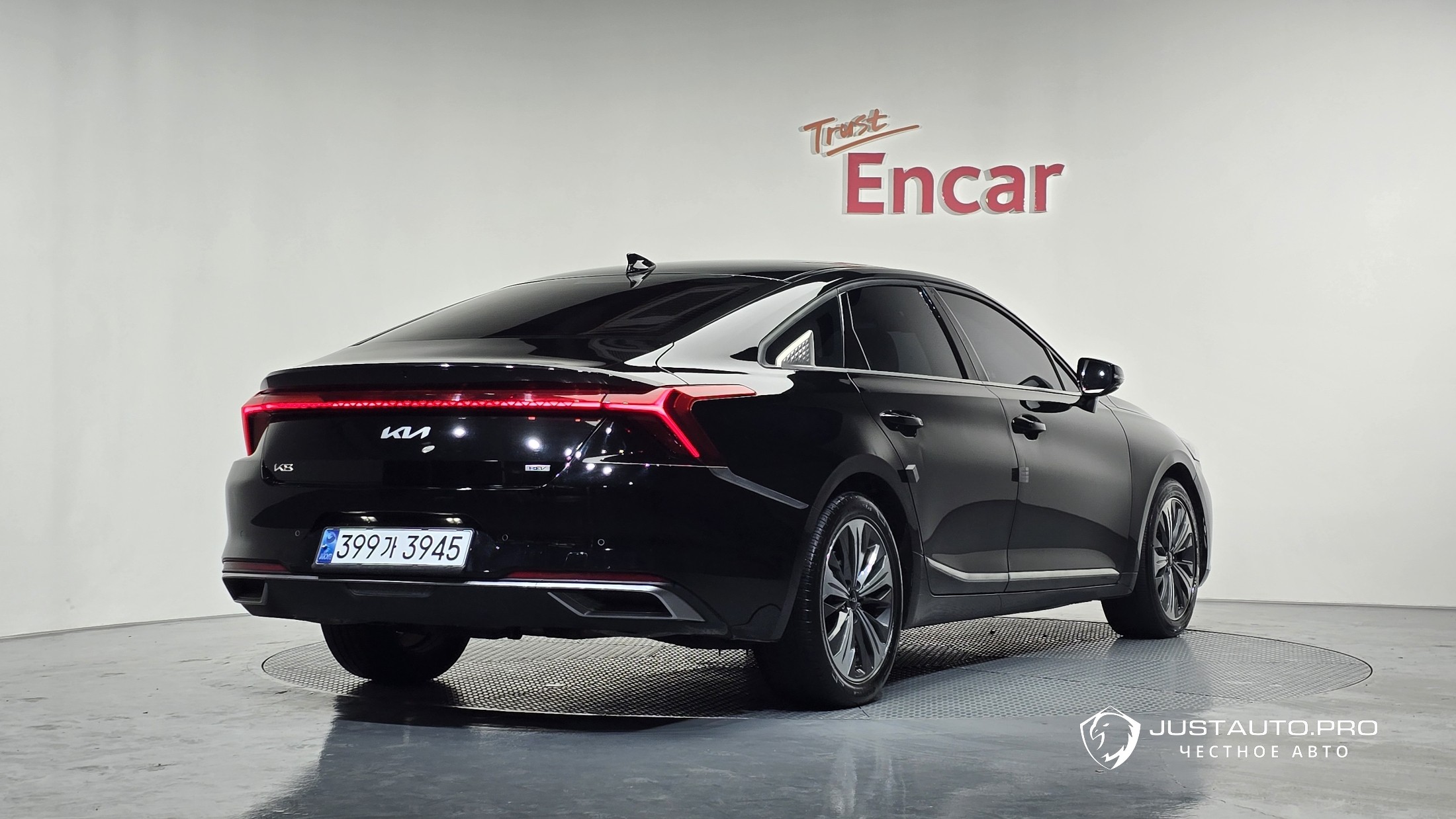 Автомобиль Kia K8