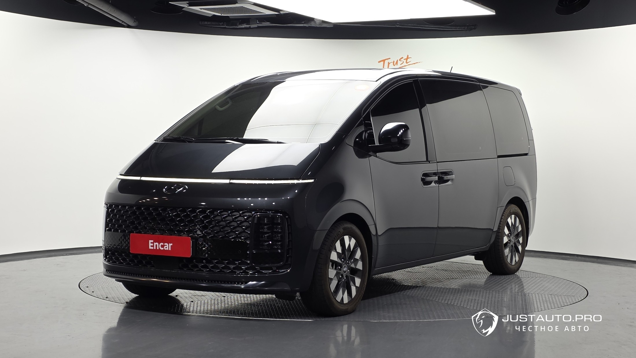 Автомобиль Hyundai Staria