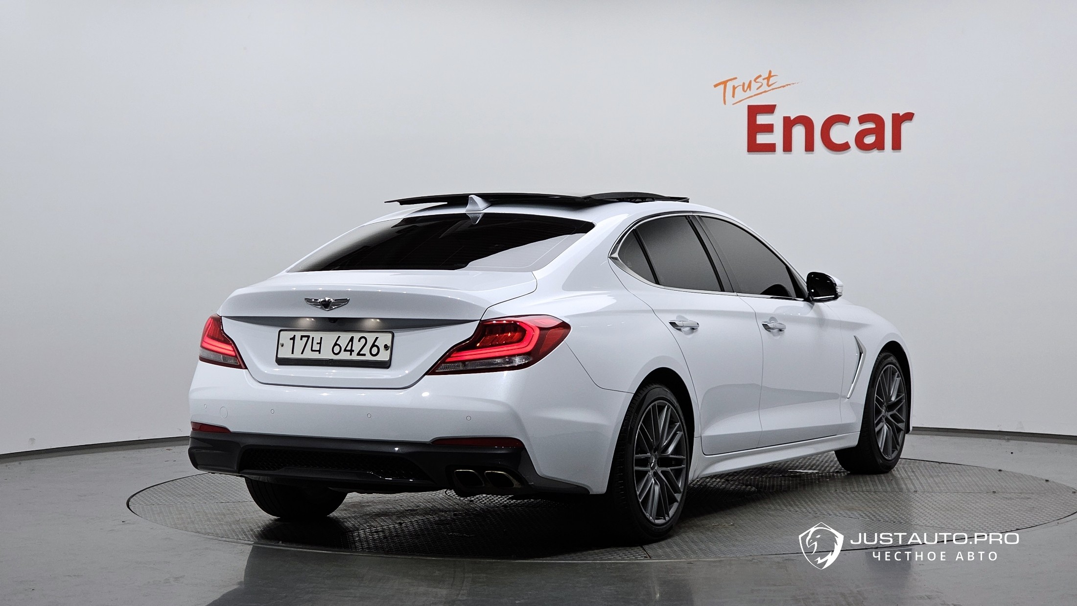 Автомобиль Genesis G70