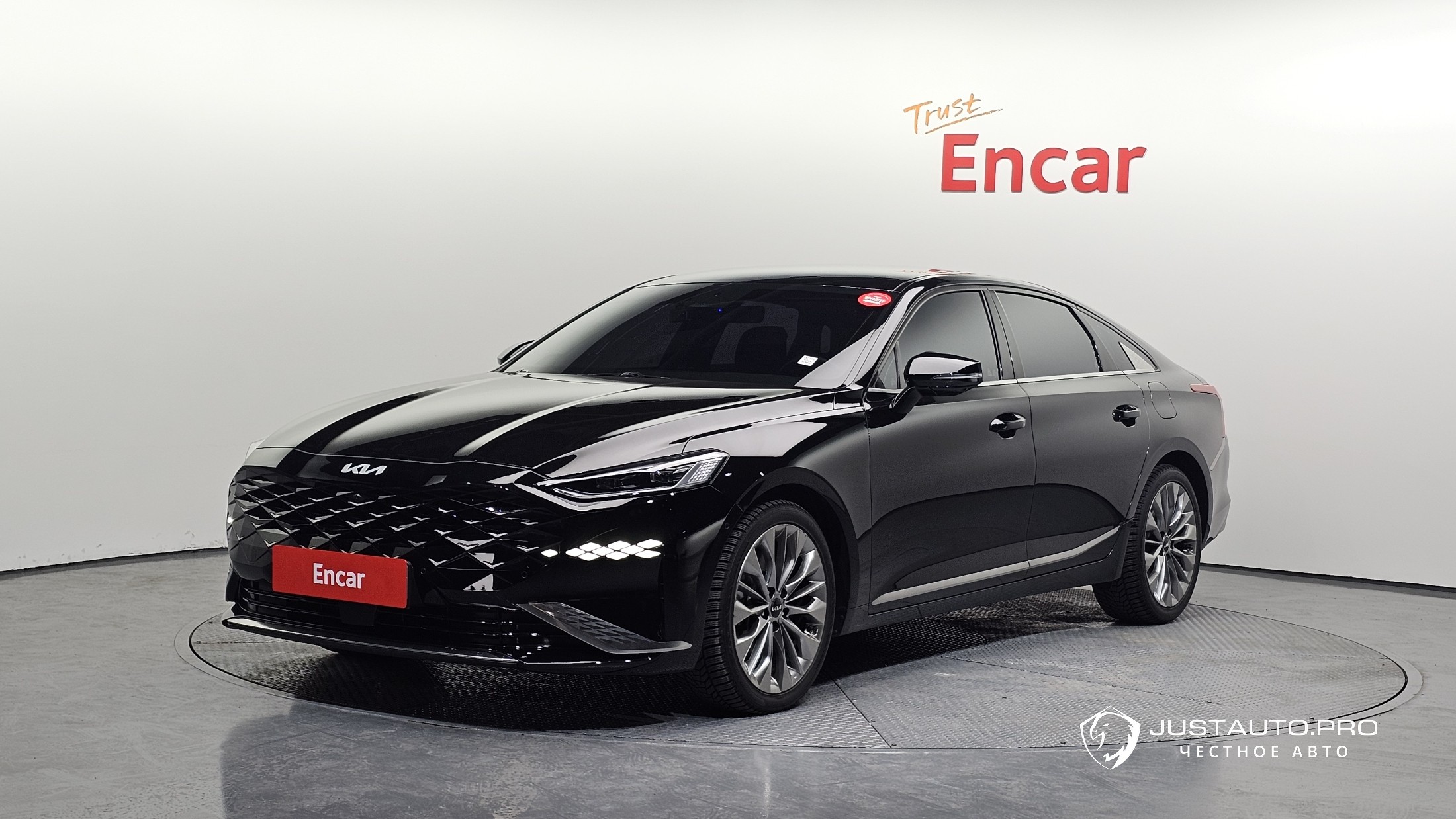 Автомобиль Kia K8