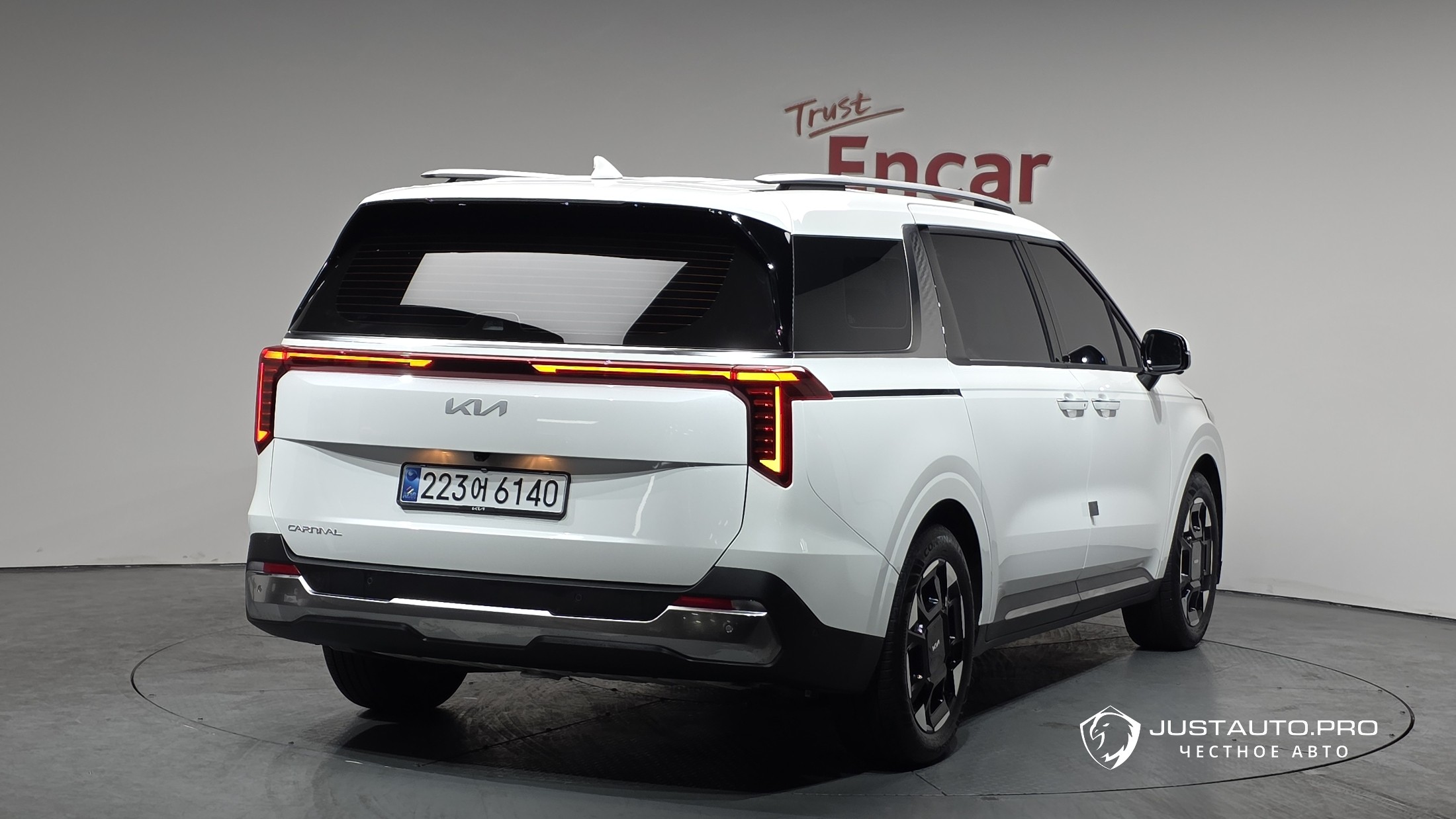 Автомобиль Kia Canival
