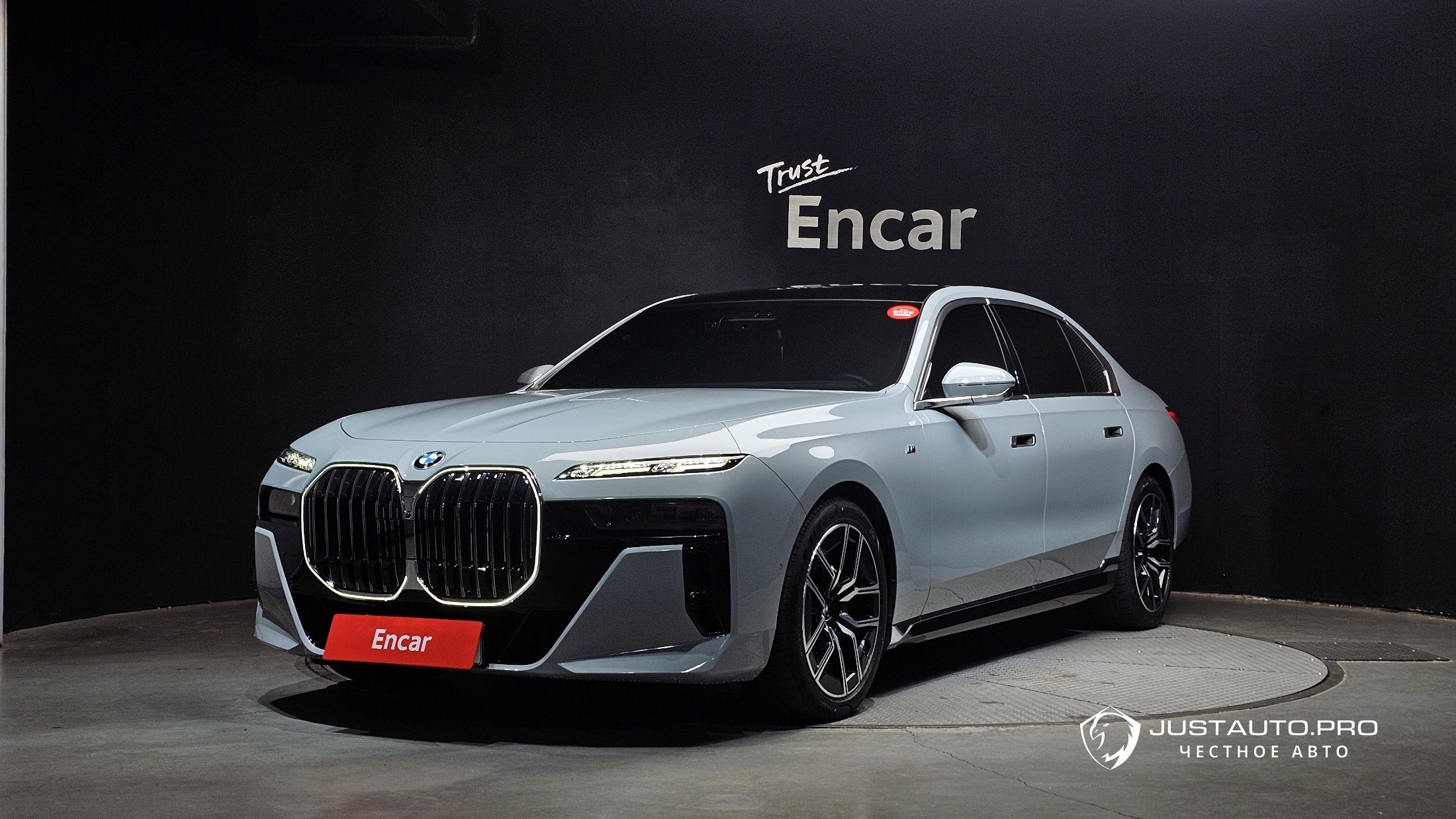 Автомобиль BMW 7-Series