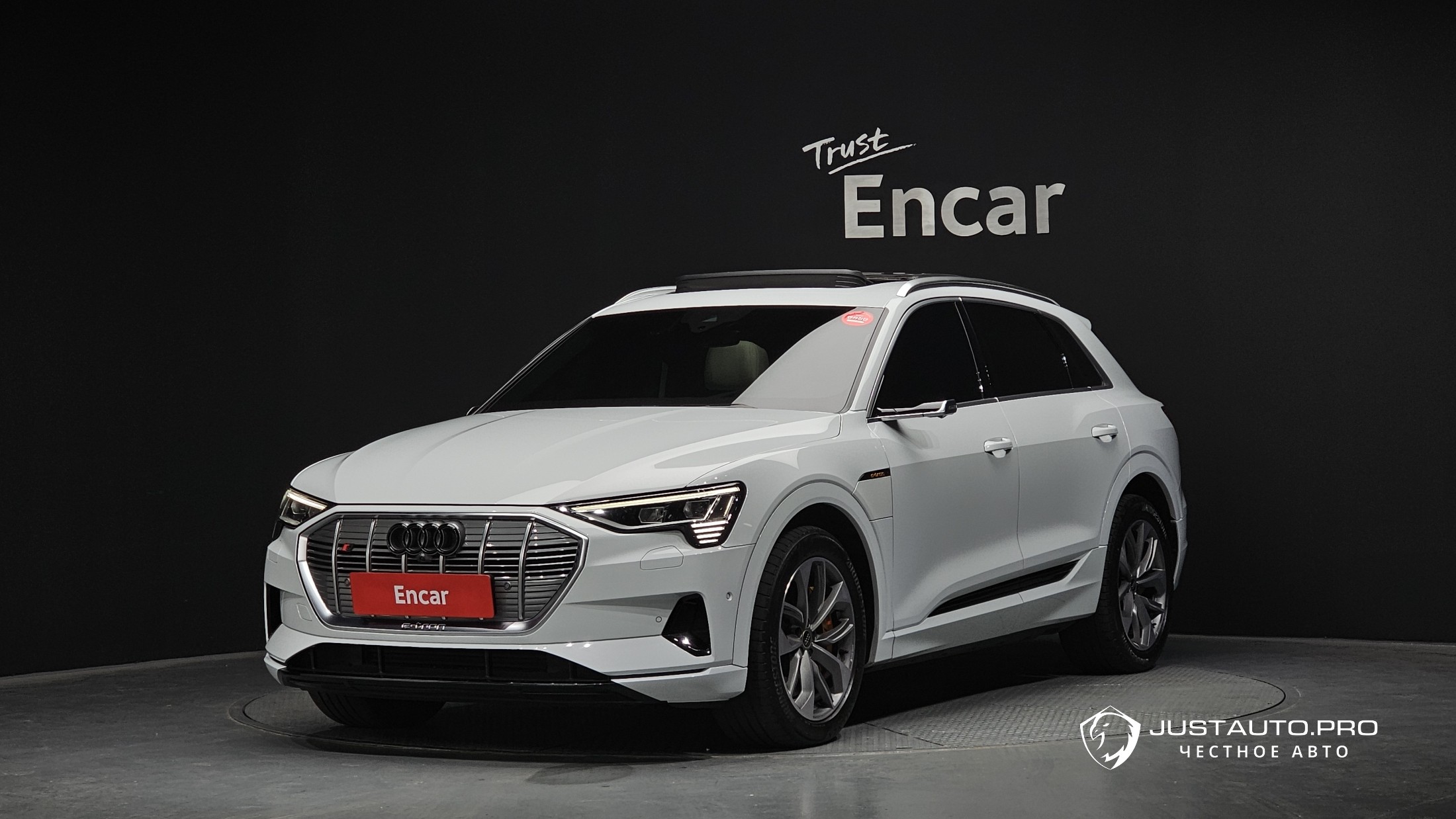 Автомобиль Audi e-tron