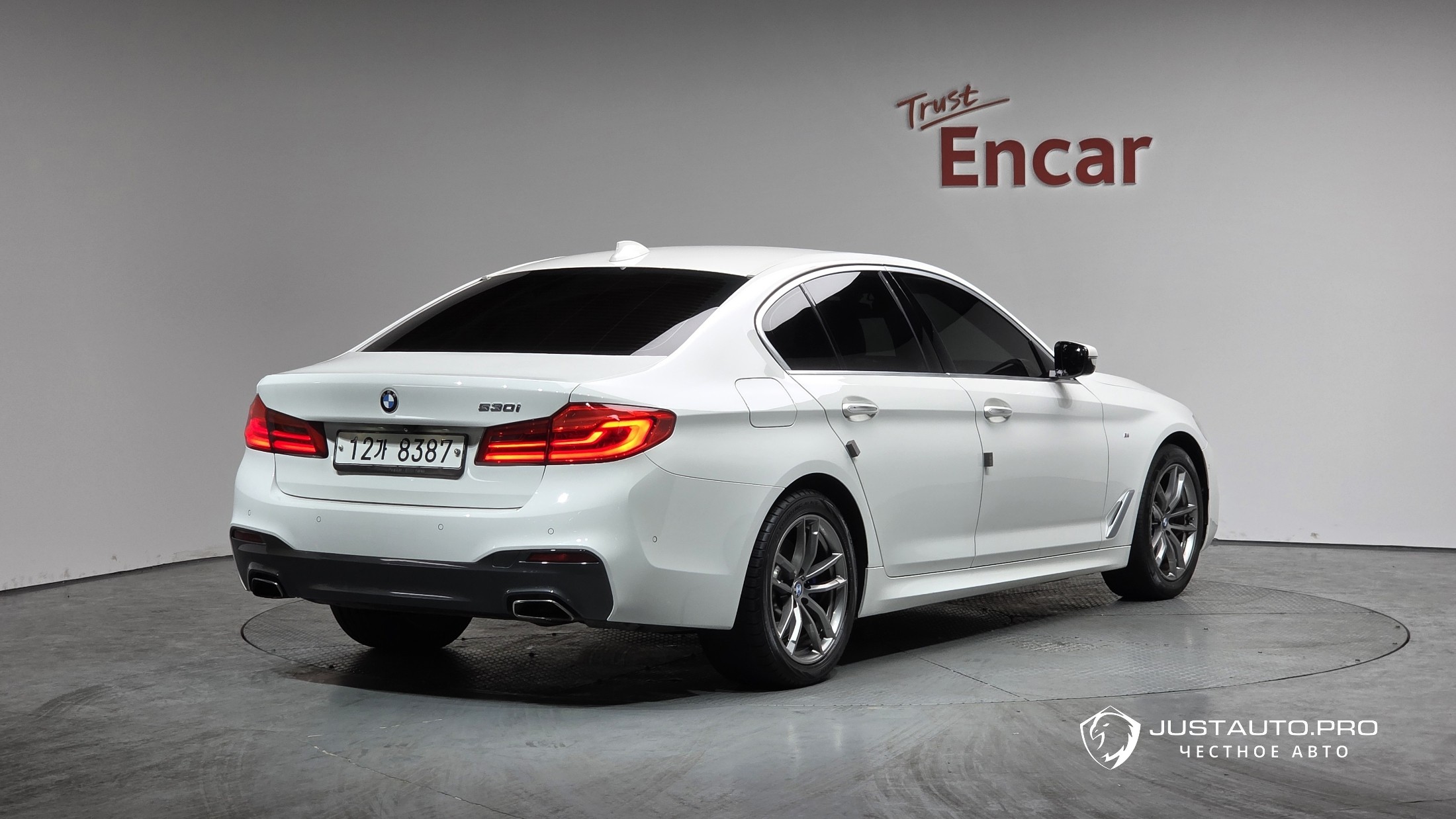 Автомобиль BMW 5-Series