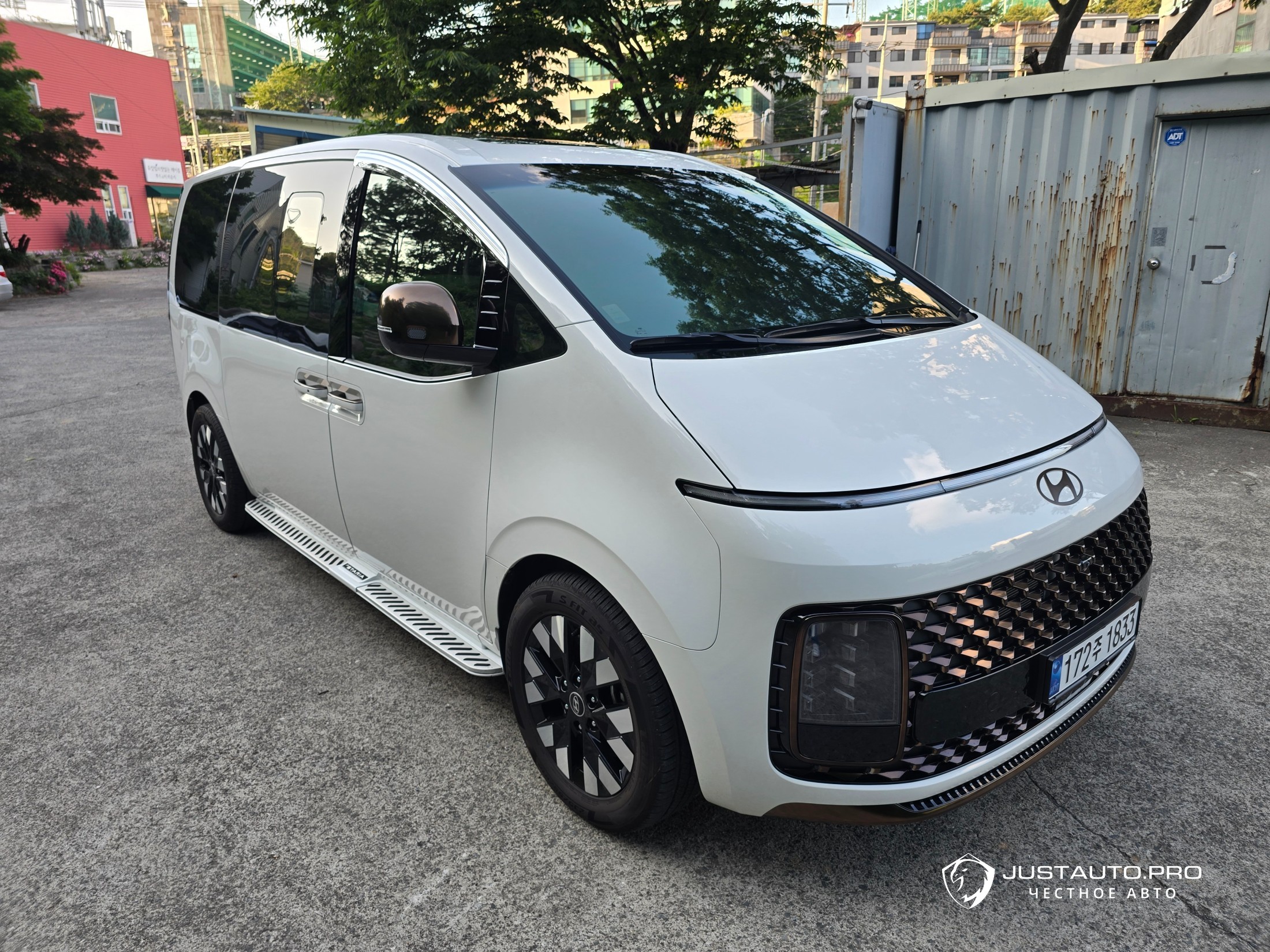 Автомобиль Hyundai Staria
