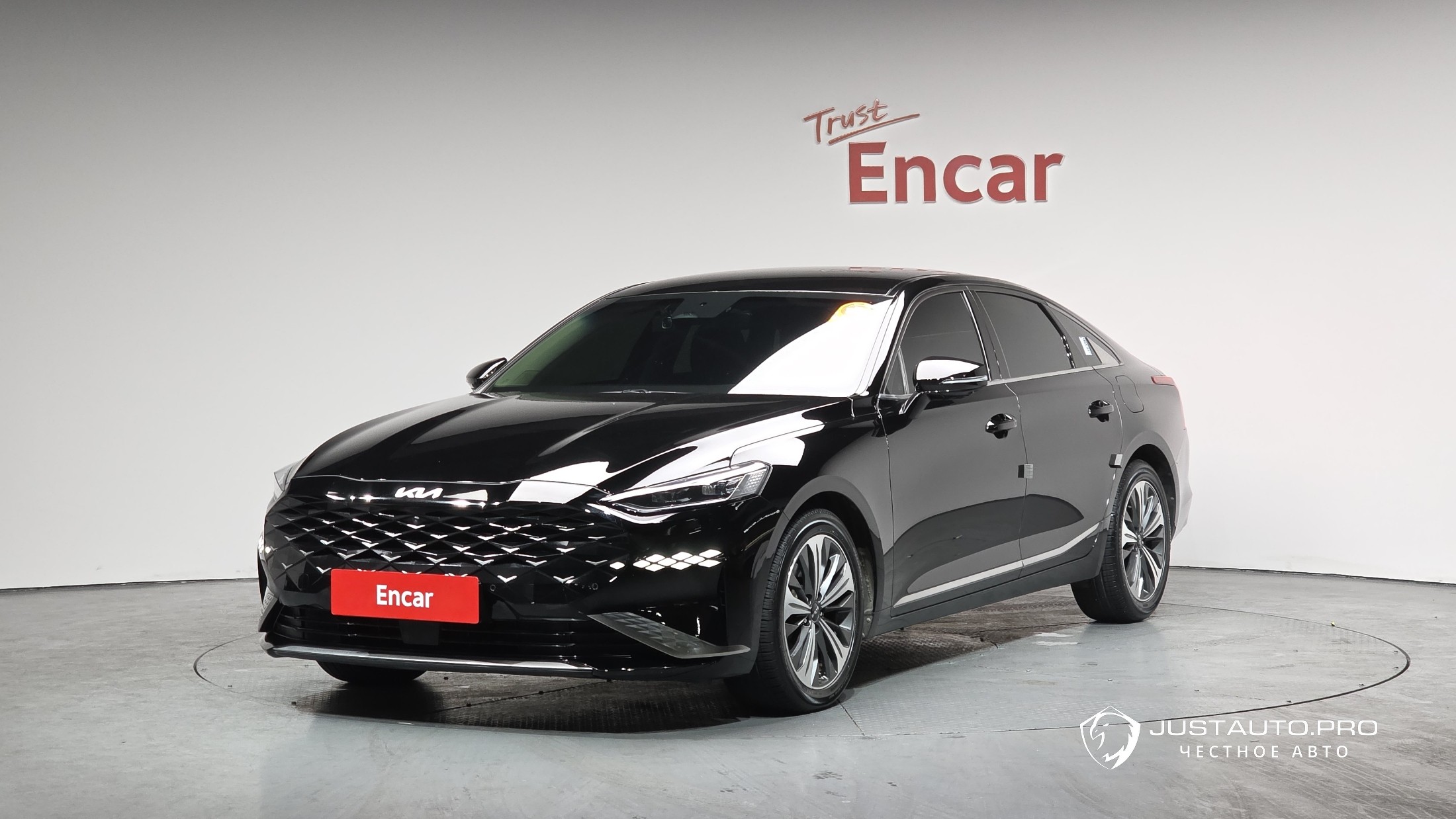 Автомобиль Kia K8
