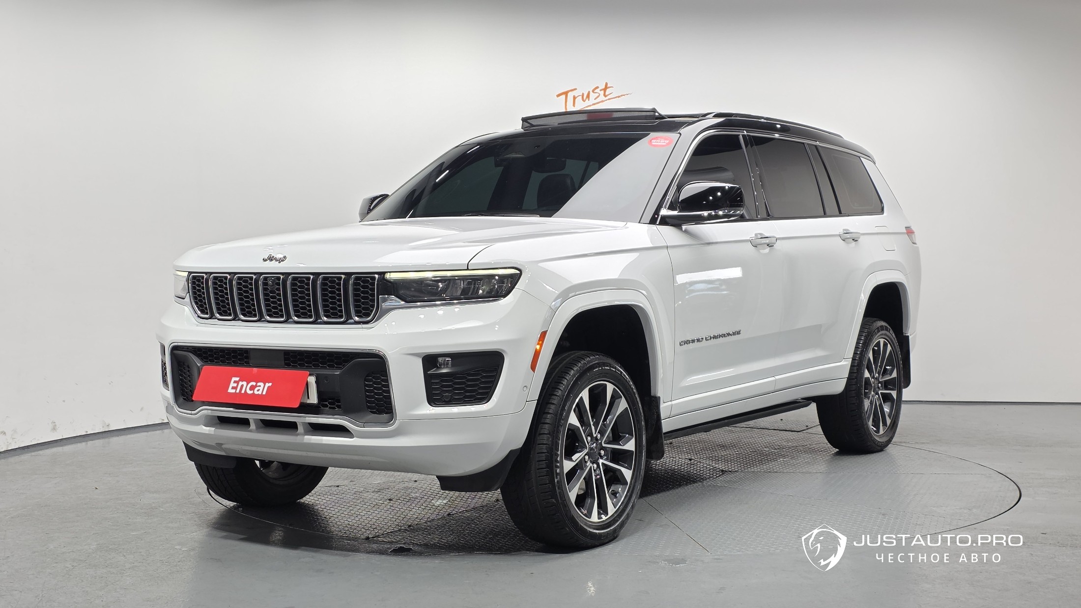 Автомобиль Jeep Cherokee