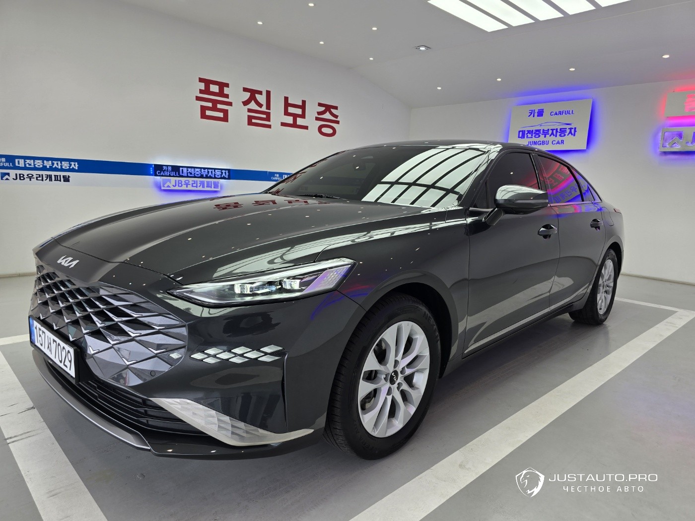 Автомобиль Kia K8