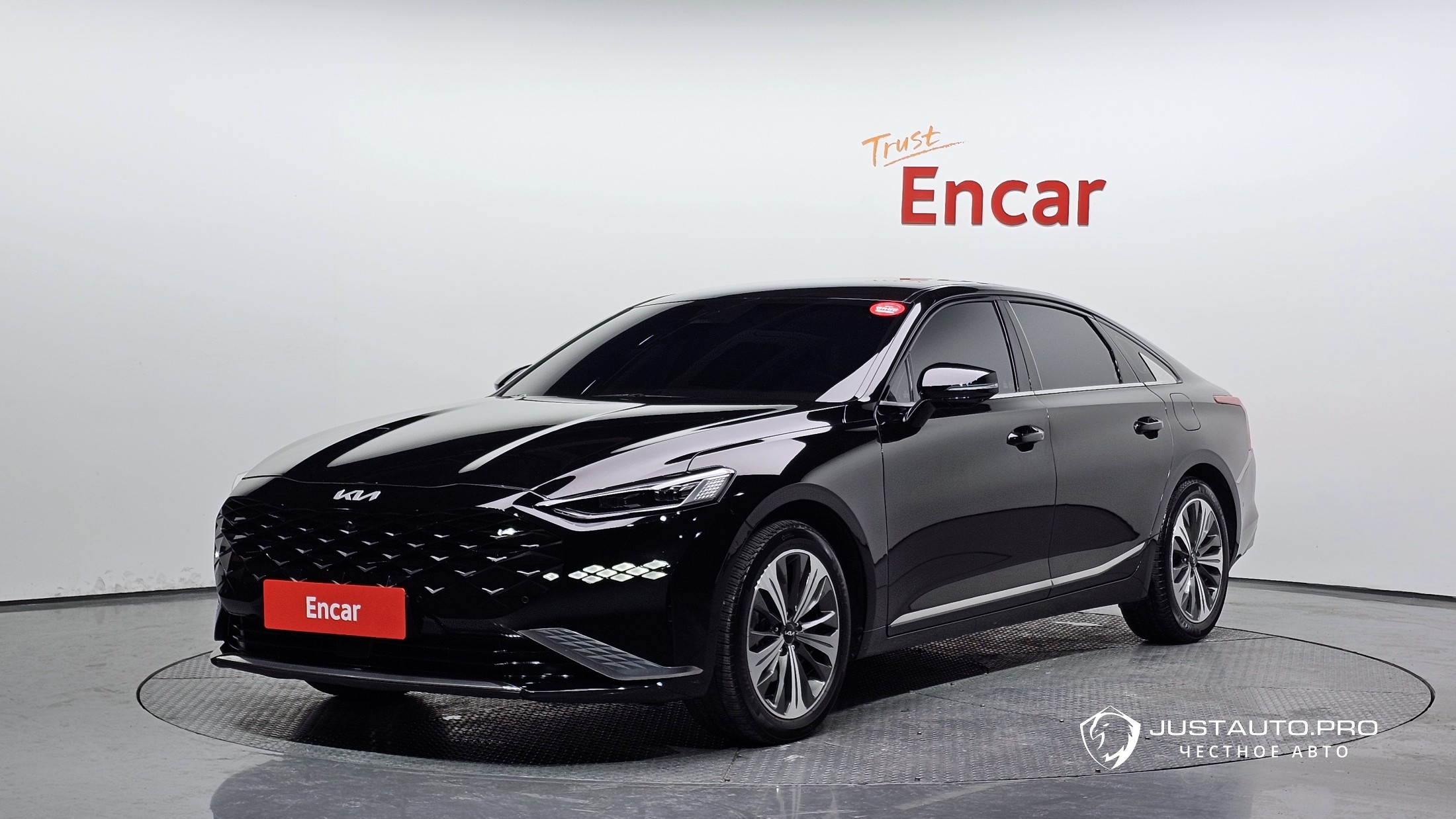 Автомобиль Kia K8