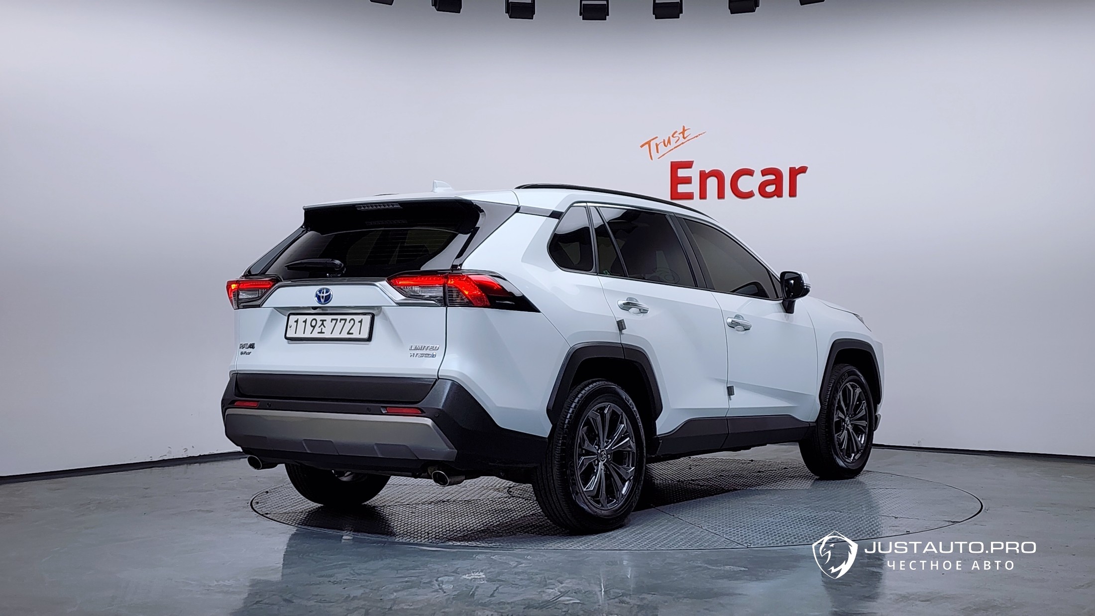 Автомобиль Toyota RAV4