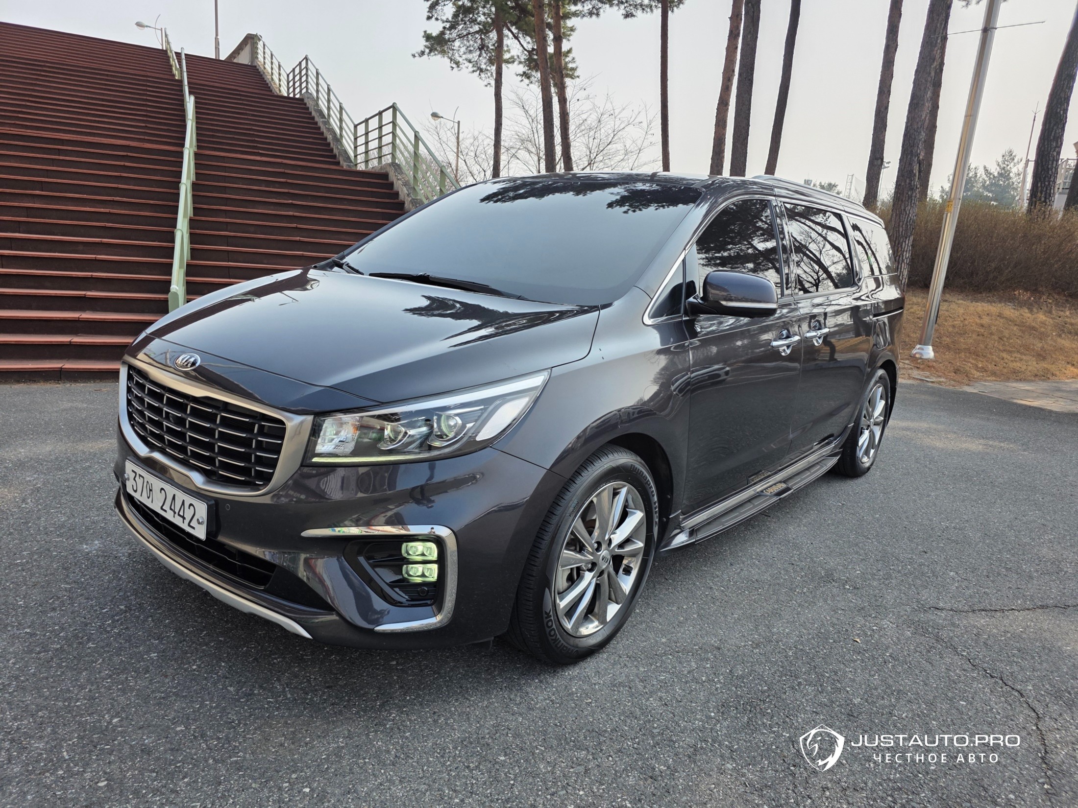 Автомобиль Kia Canival