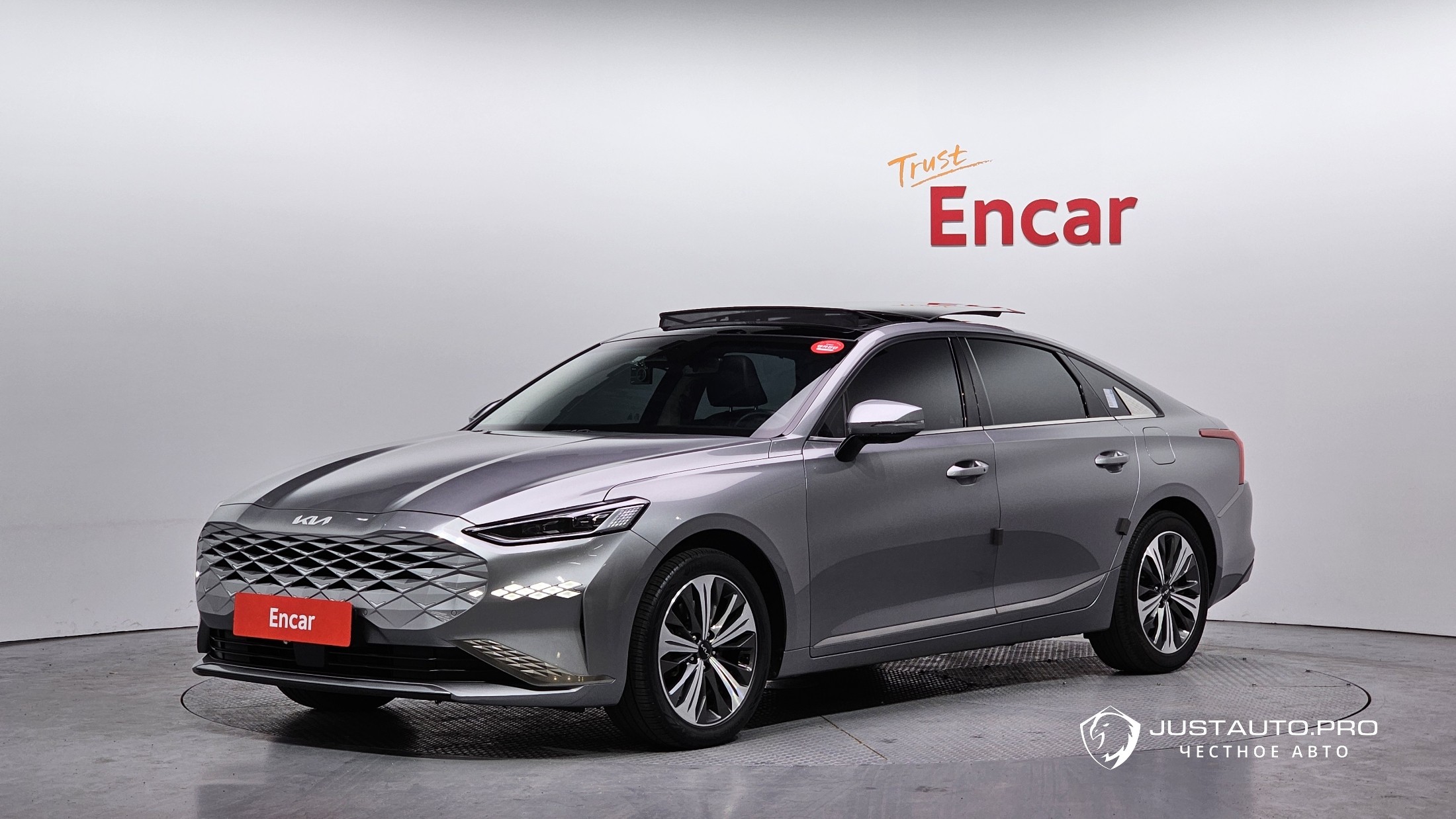 Автомобиль Kia K8