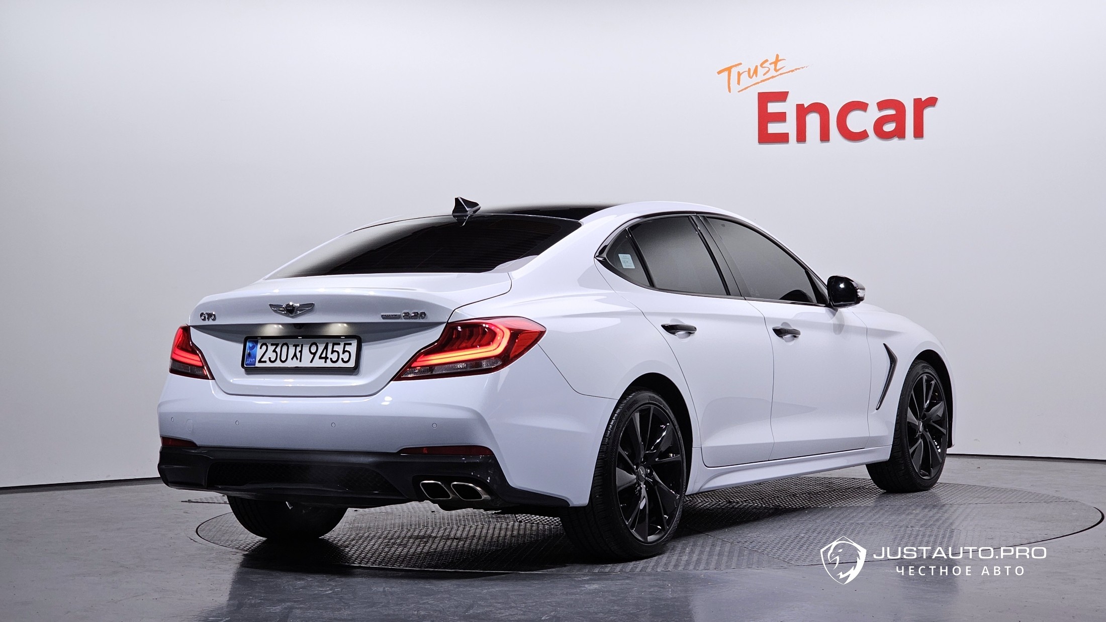 Автомобиль Genesis G70