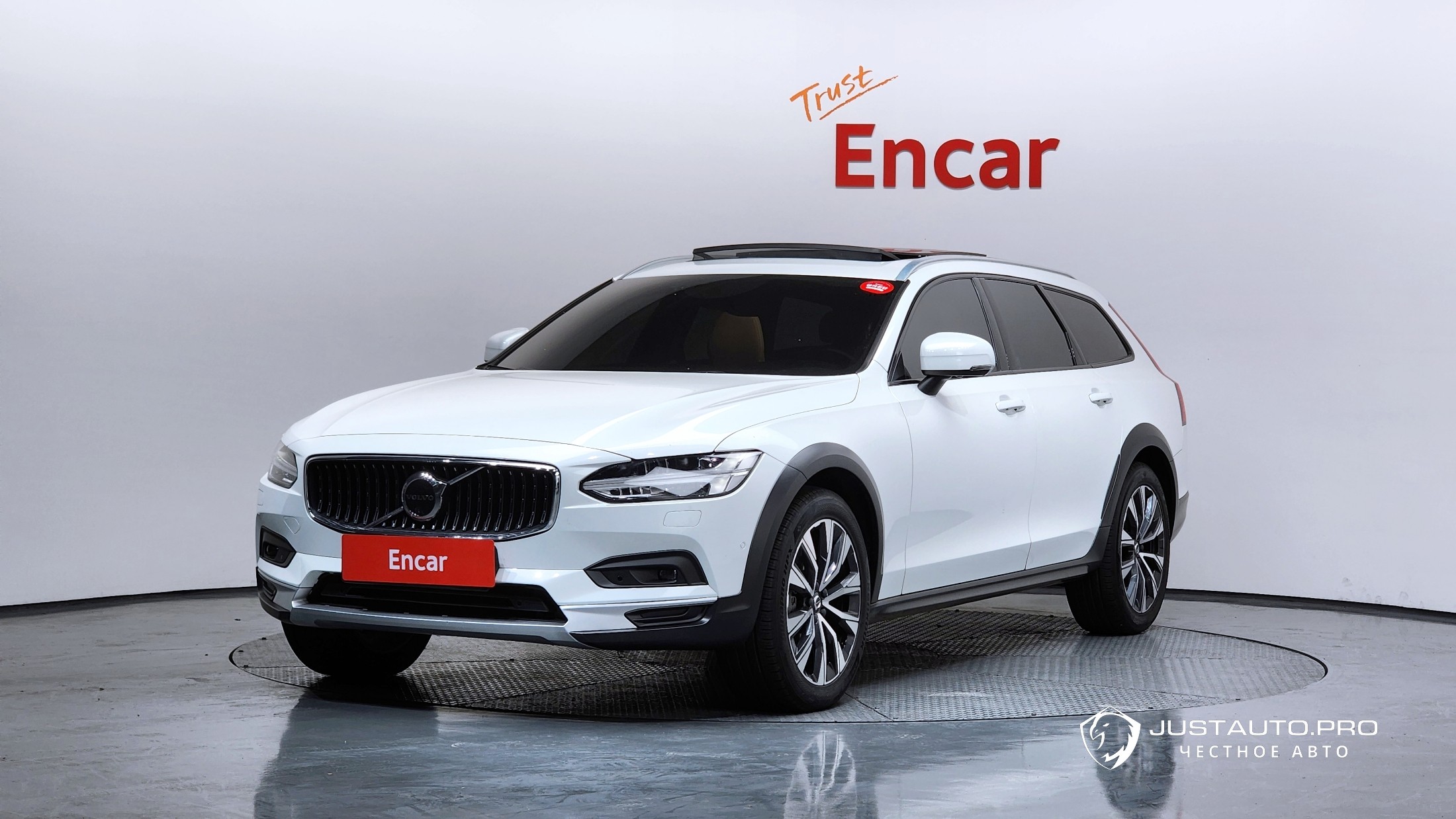 Автомобиль Volvo V90