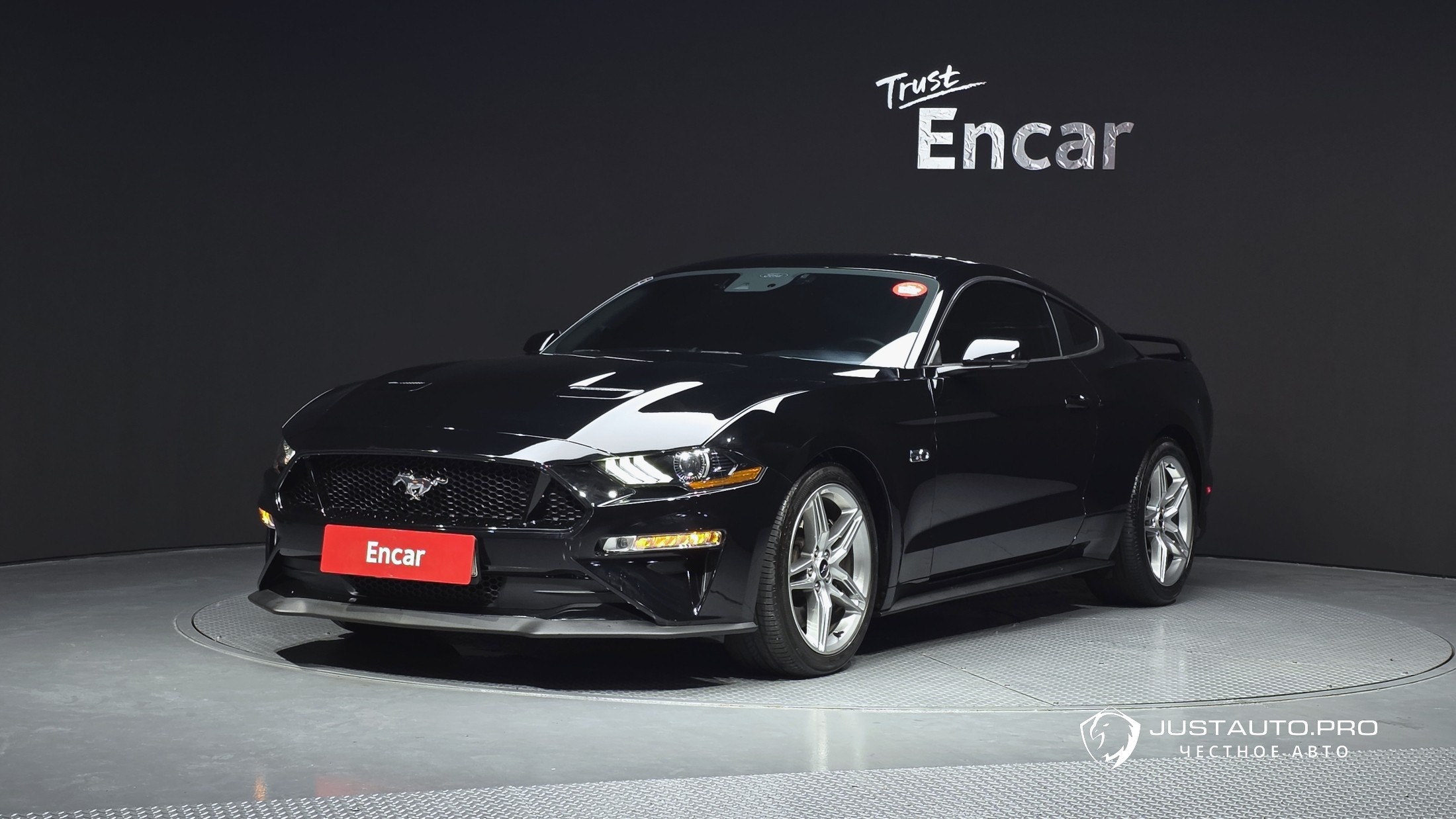 Автомобиль Ford Mustang
