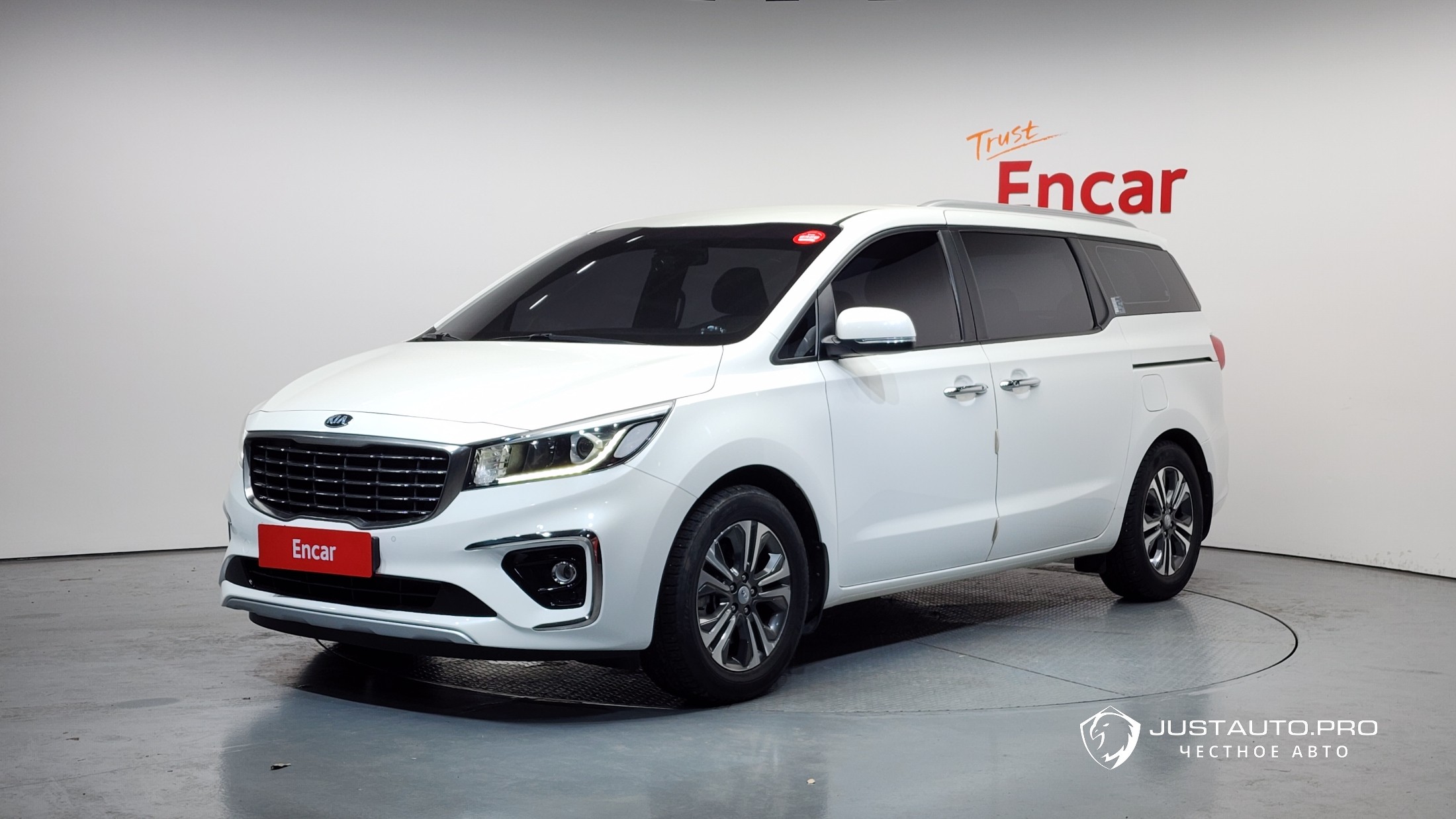 Автомобиль Kia Canival
