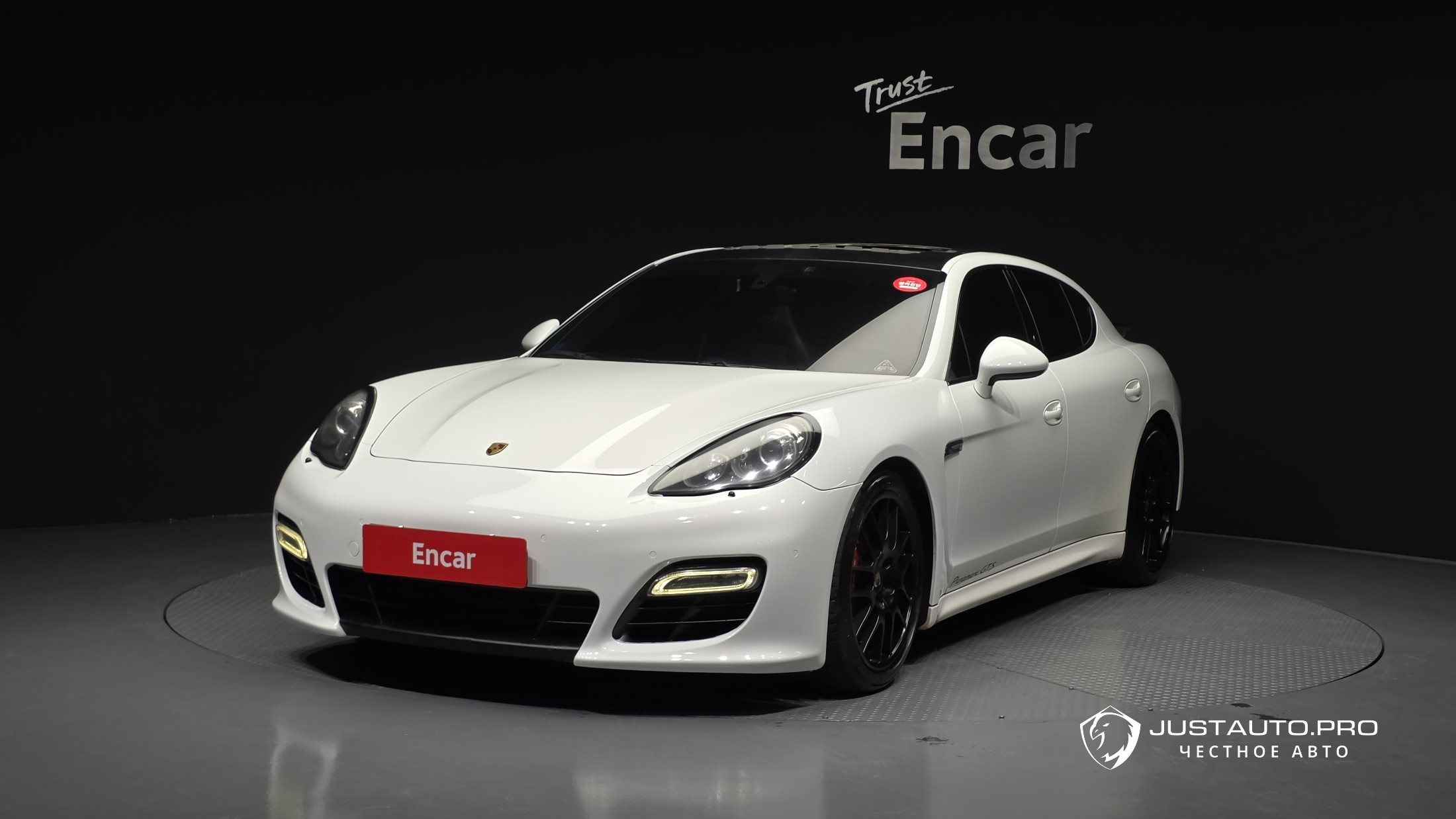 Автомобиль Porsche Panamera