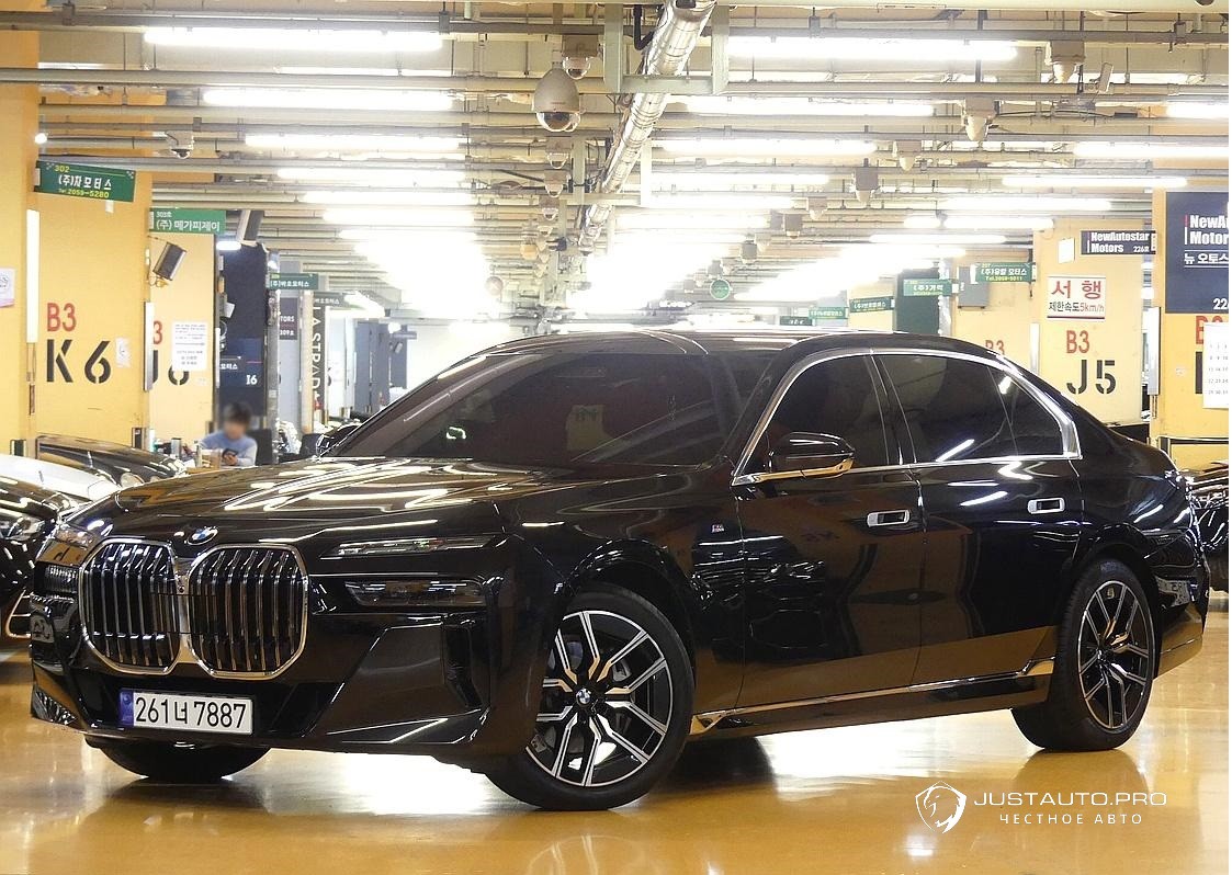 Автомобиль BMW 7-Series
