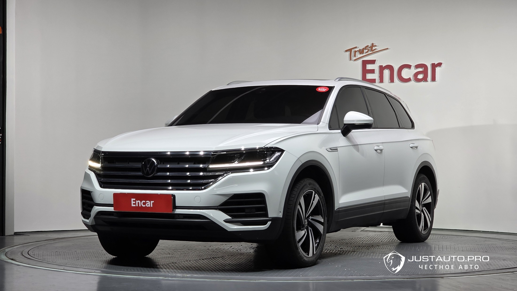 Автомобиль Volkswagen Touareg