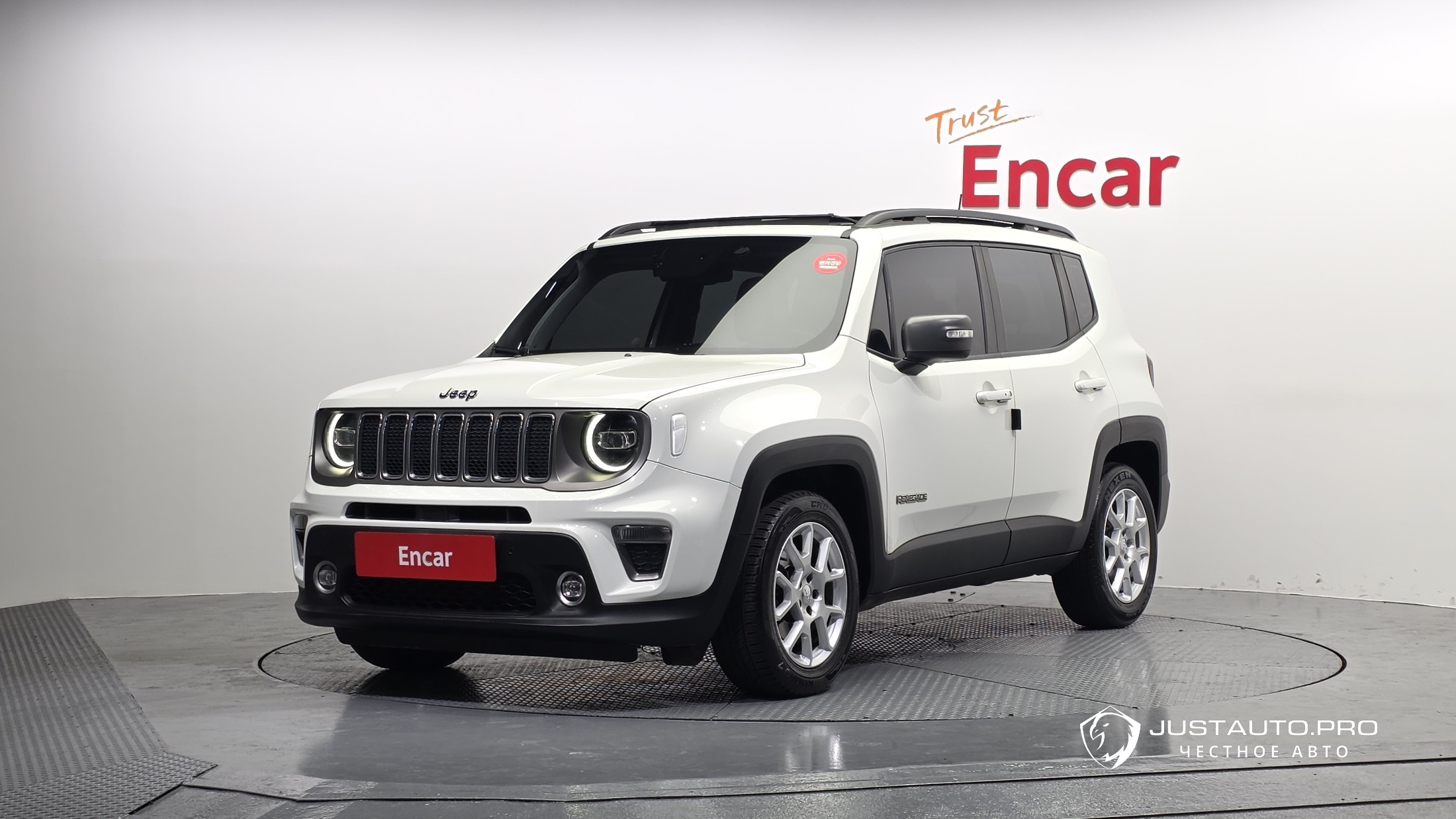 Автомобиль Jeep Renegade