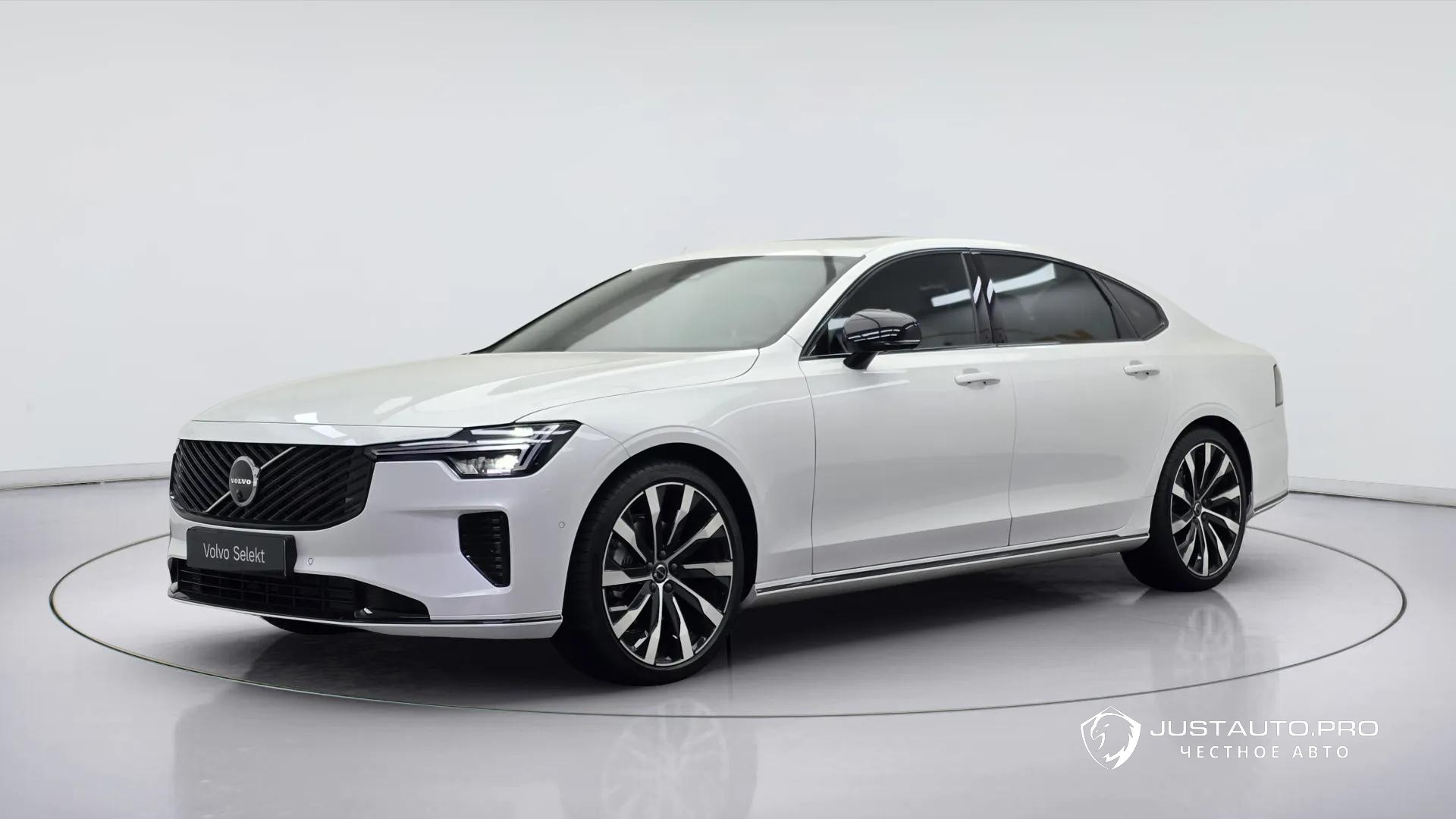 Автомобиль Volvo S90