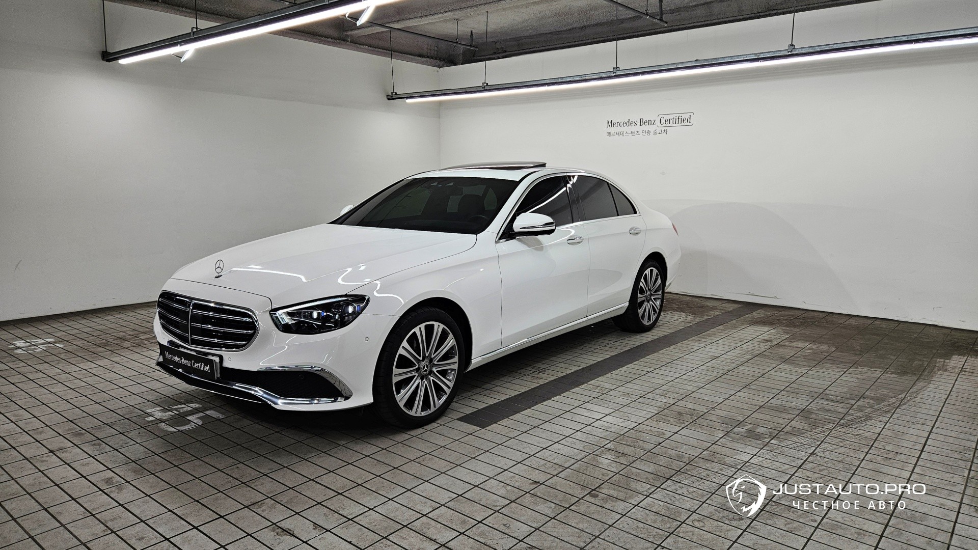 Автомобиль Mercedes-Benz E-Class