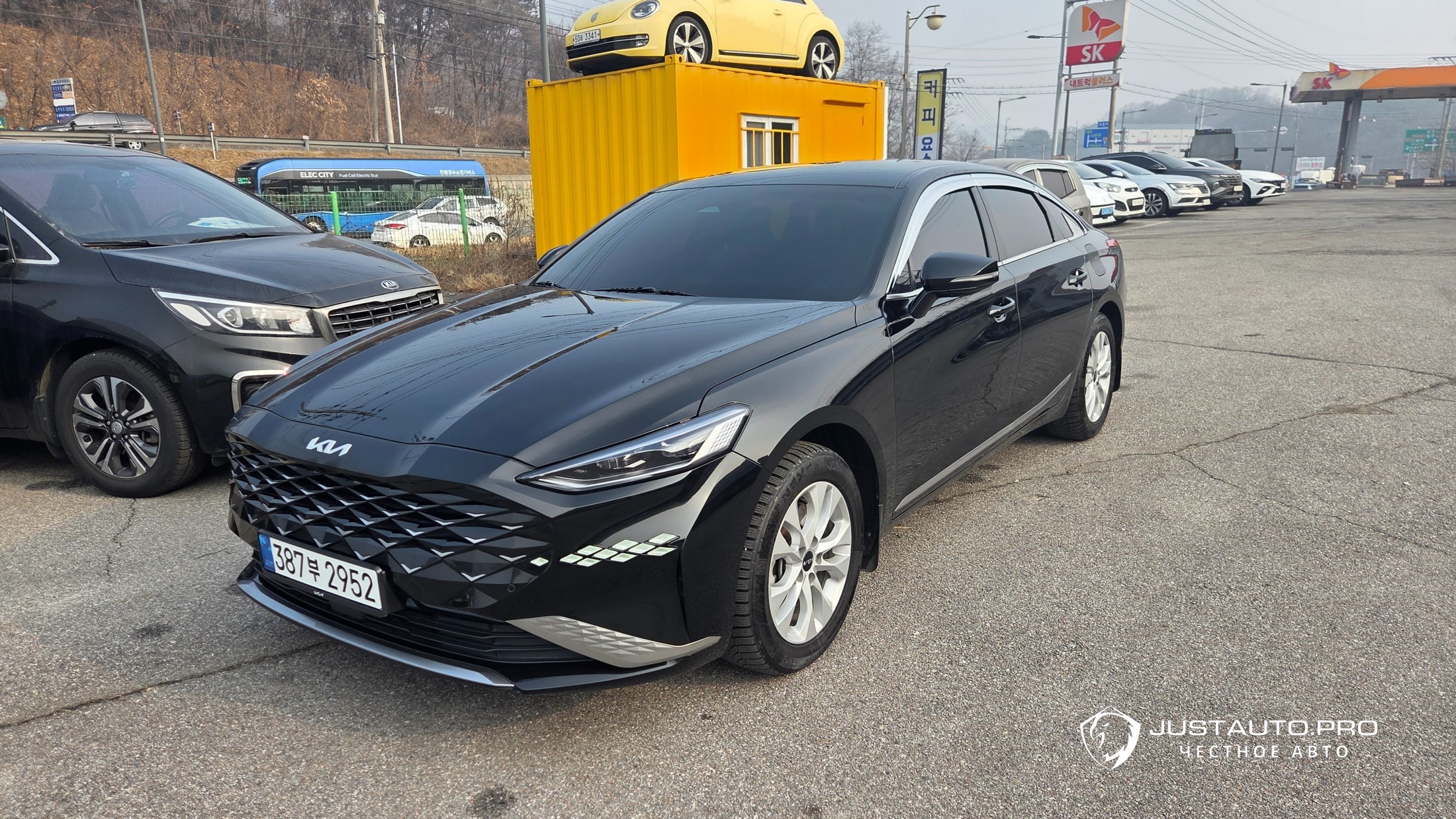 Автомобиль Kia K8