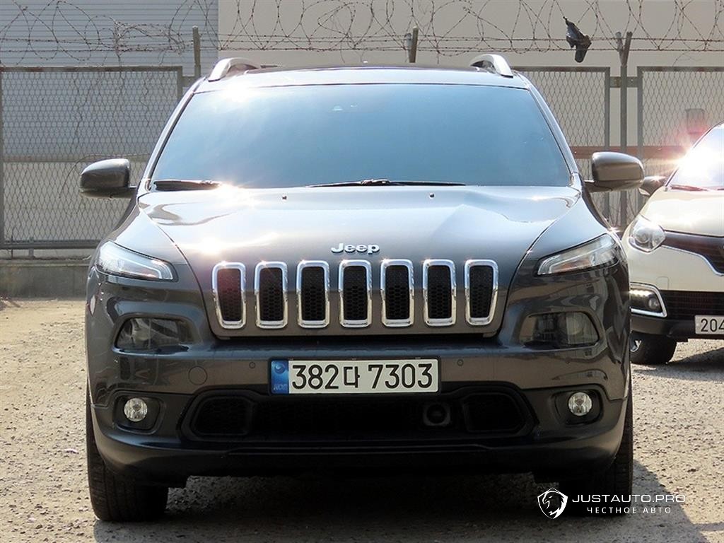 Автомобиль Jeep Cherokee