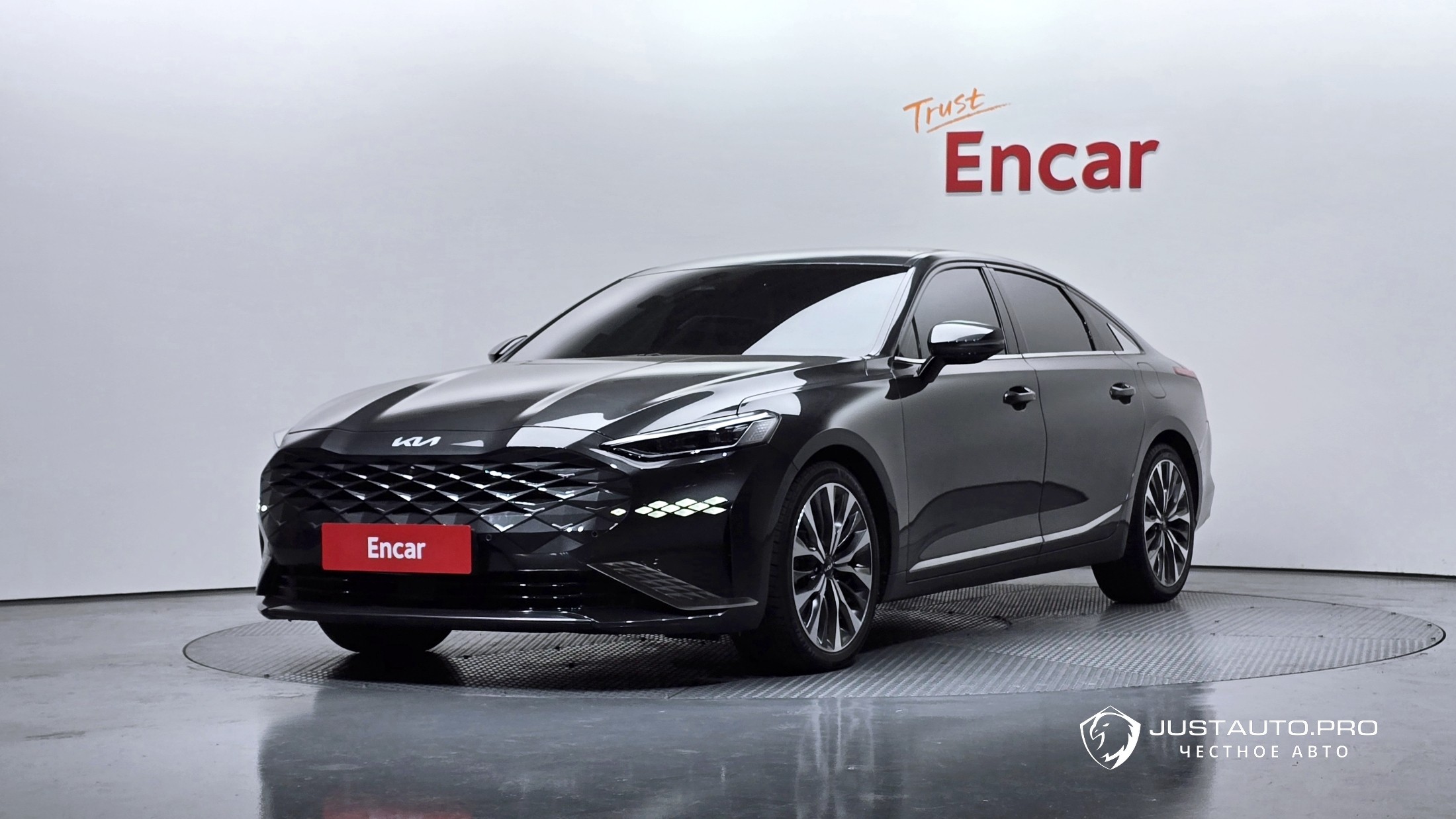 Автомобиль Kia K8