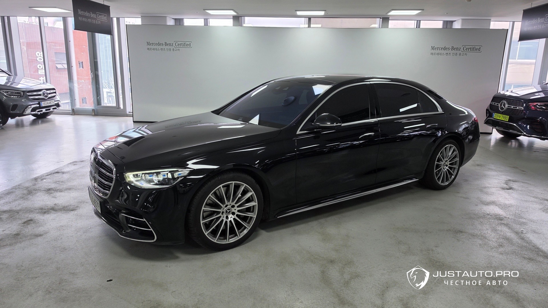 Автомобиль Mercedes-Benz S-Class