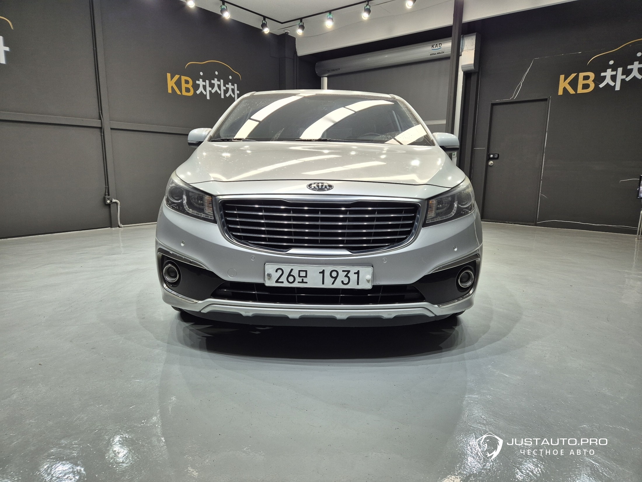 Автомобиль Kia Canival