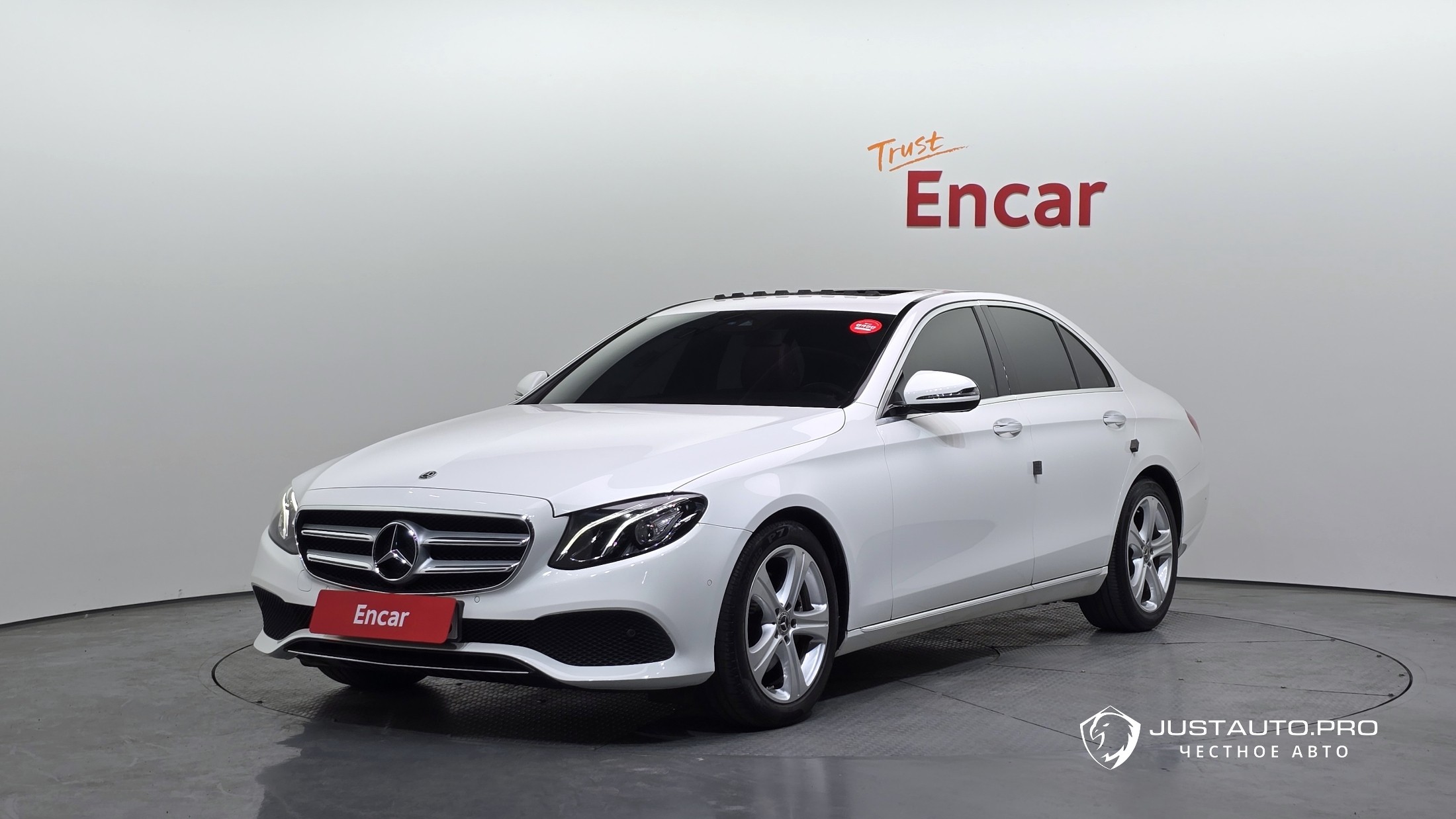 Автомобиль Mercedes-Benz E-Class