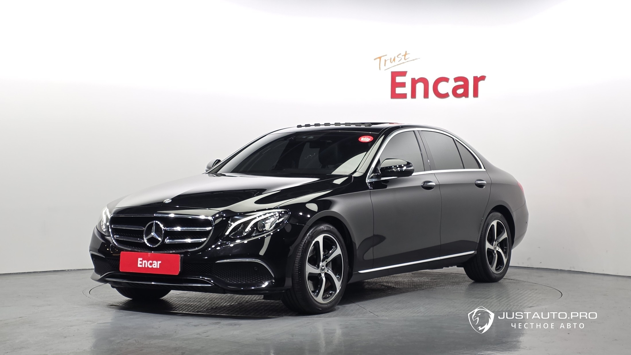 Автомобиль Mercedes-Benz E-Class