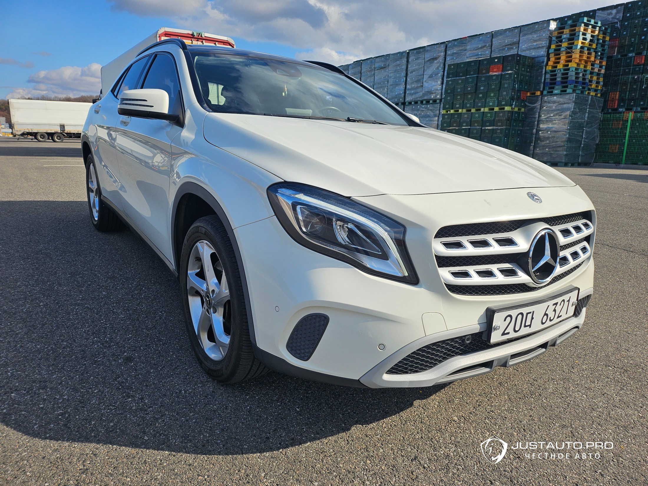Автомобиль Mercedes-Benz GLA-Class