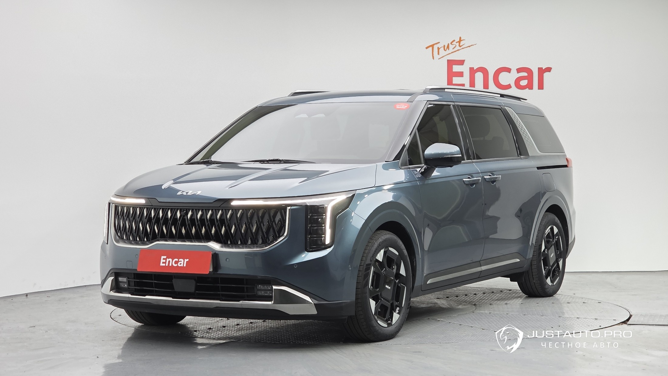 Автомобиль Kia Canival