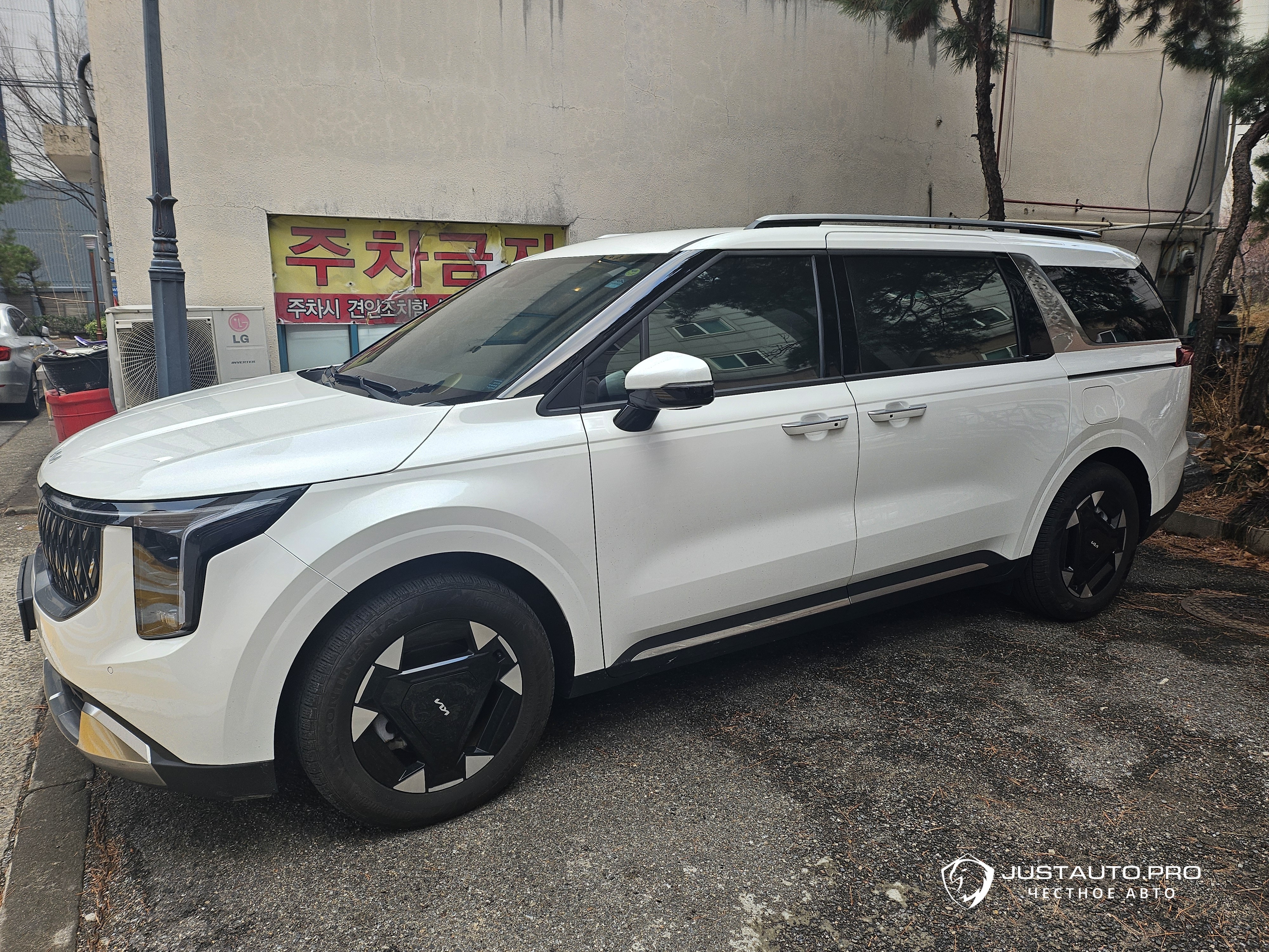 Автомобиль Kia Canival