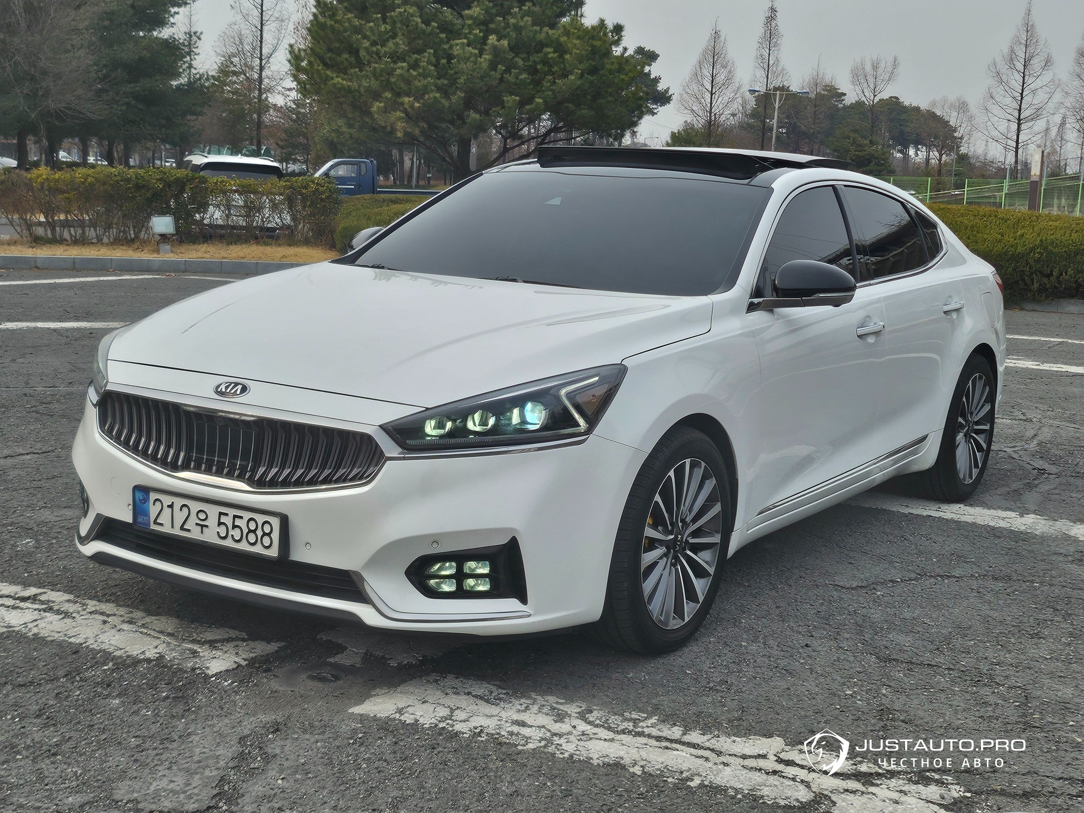 Автомобиль Kia K7