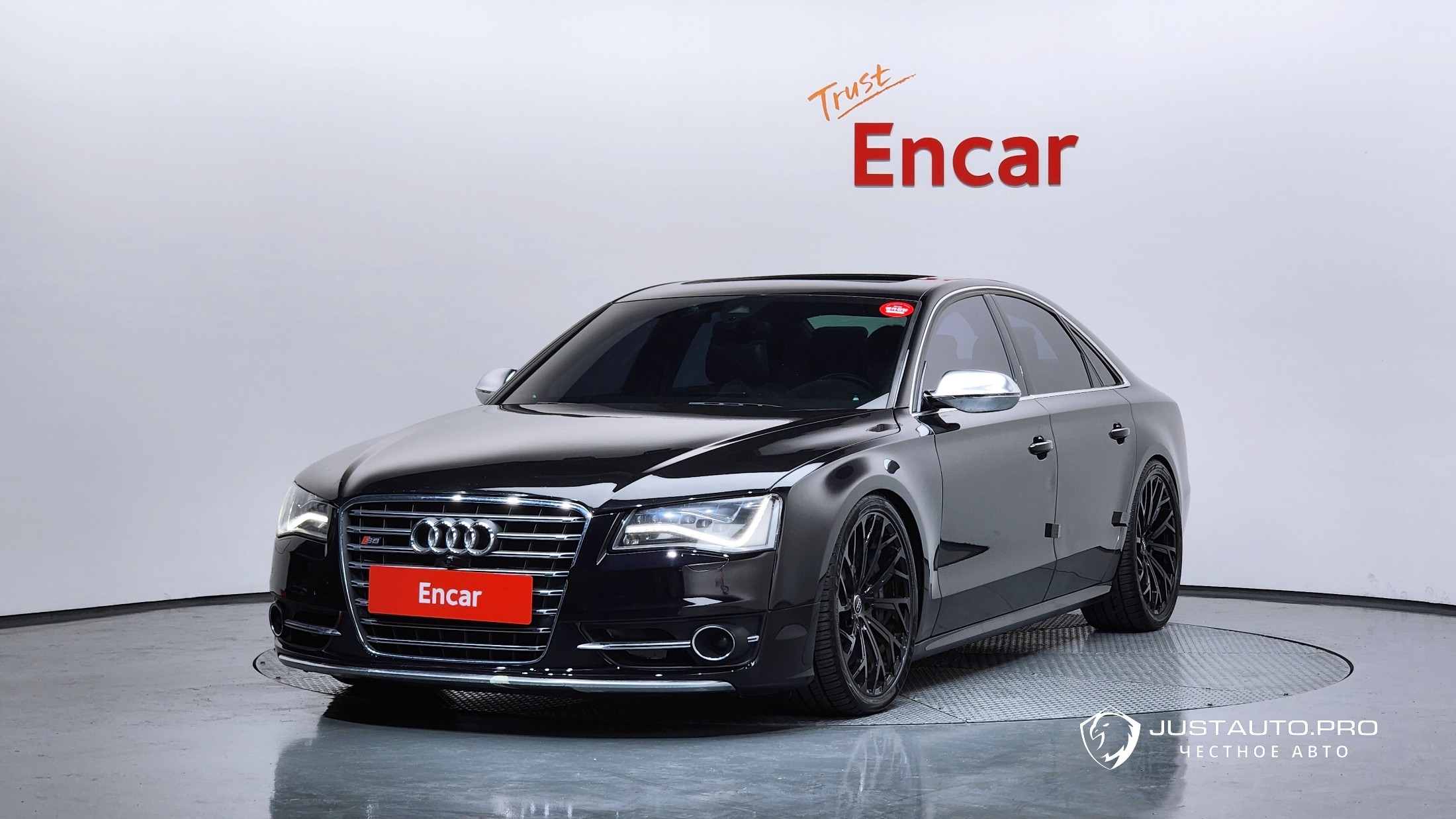 Автомобиль Audi S8