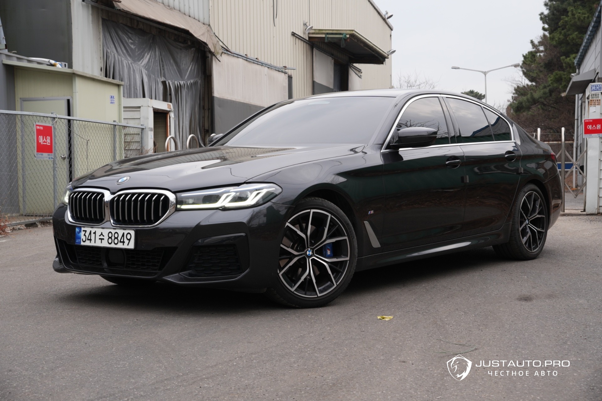 Автомобиль BMW 5-Series