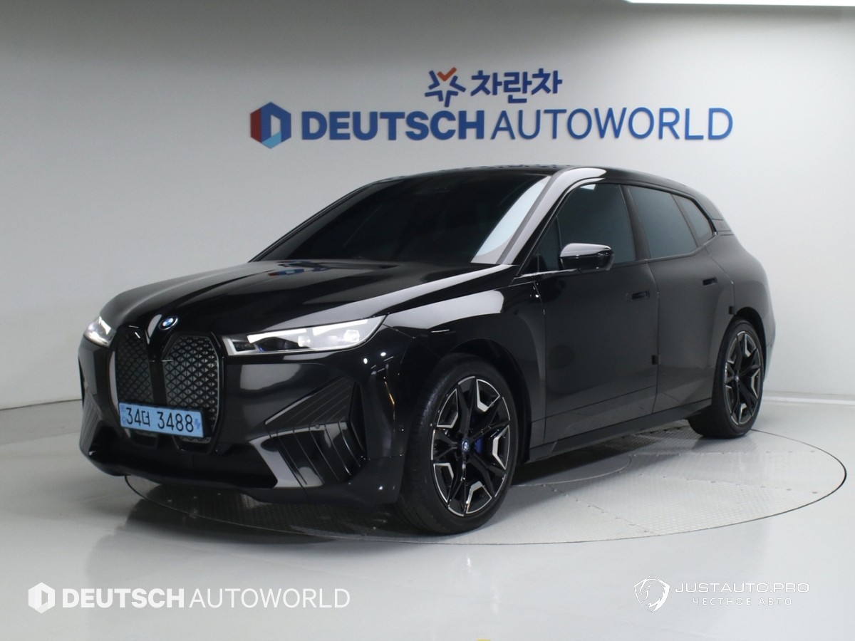 Автомобиль BMW iX
