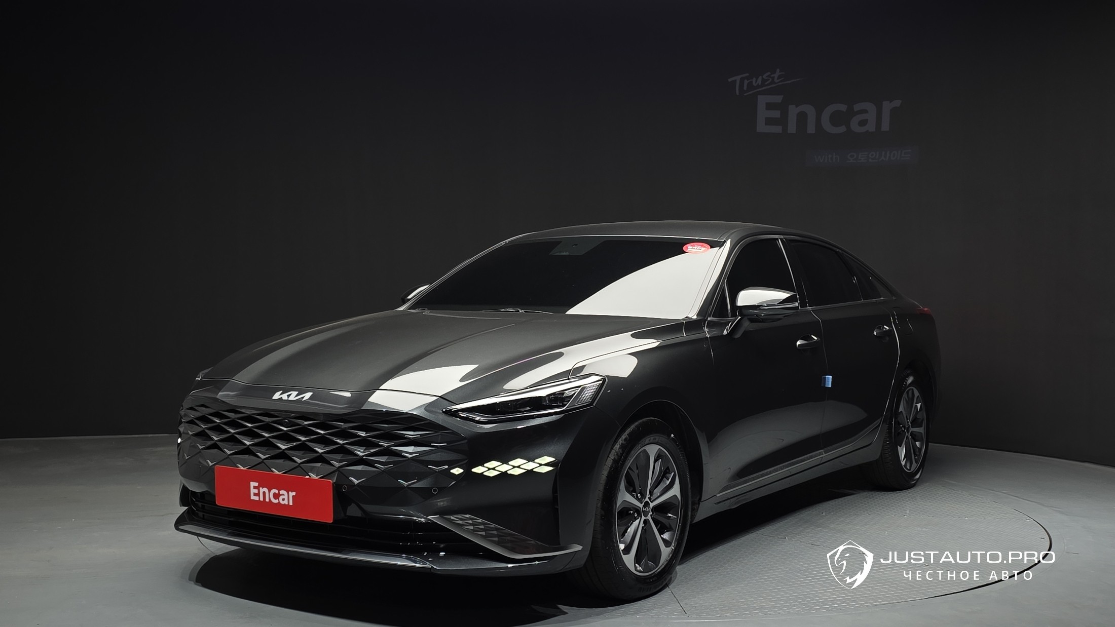 Автомобиль Kia K8