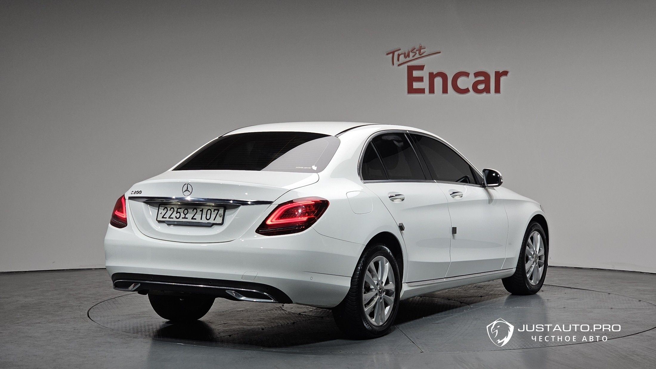 Автомобиль Mercedes-Benz C-Class